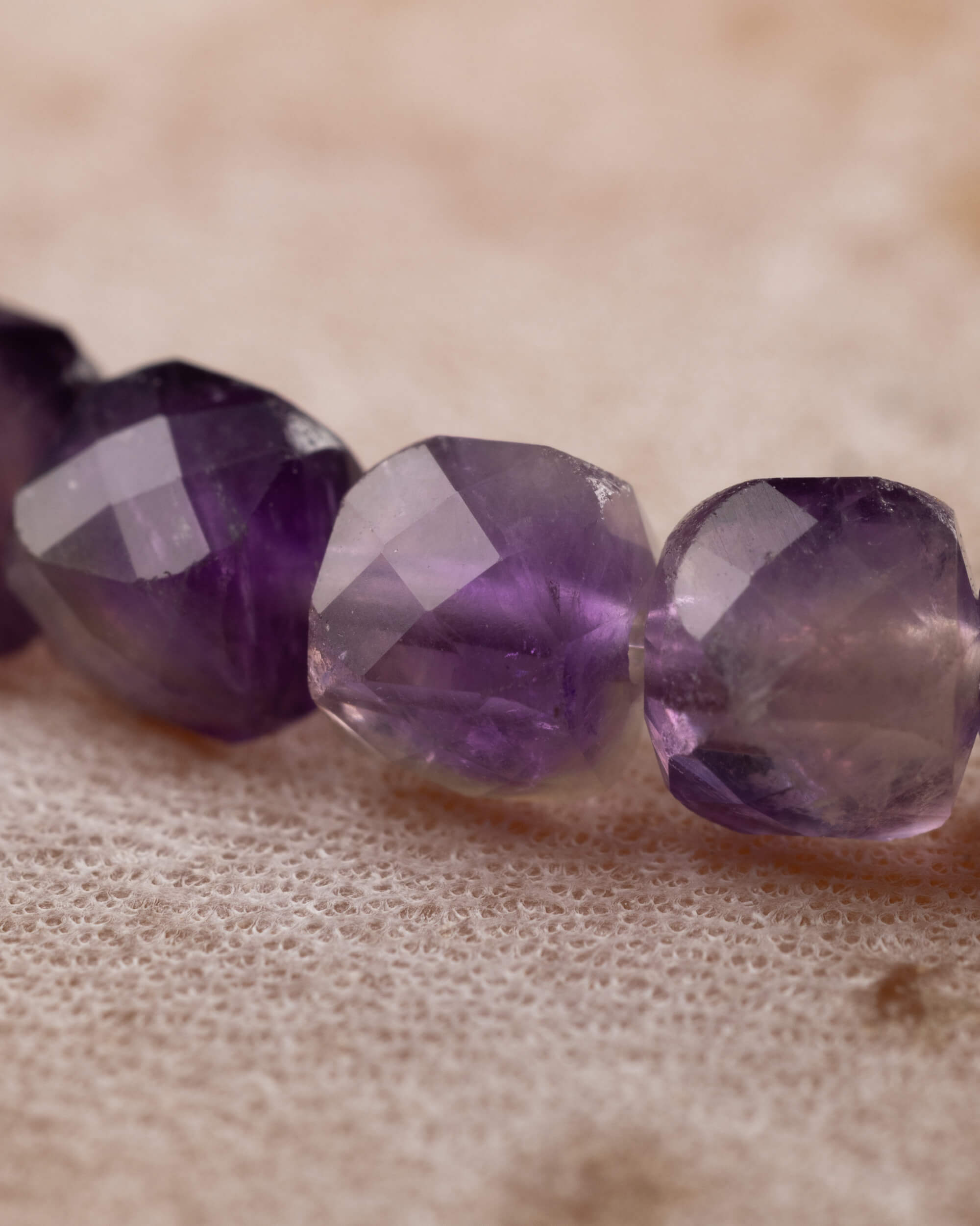 Pulsera de Amatista Facetada 4 mm - Visión e Intuición (Degradado)