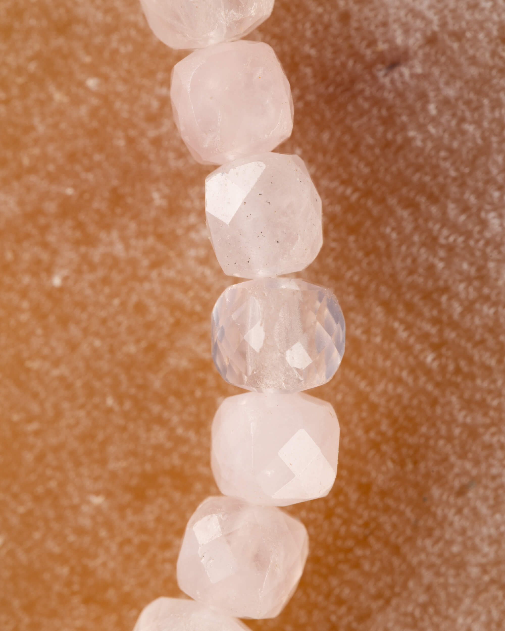 Pulsera de Cuarzo Rosa Facetada 4 mm - Amor y Ternura Luminosa