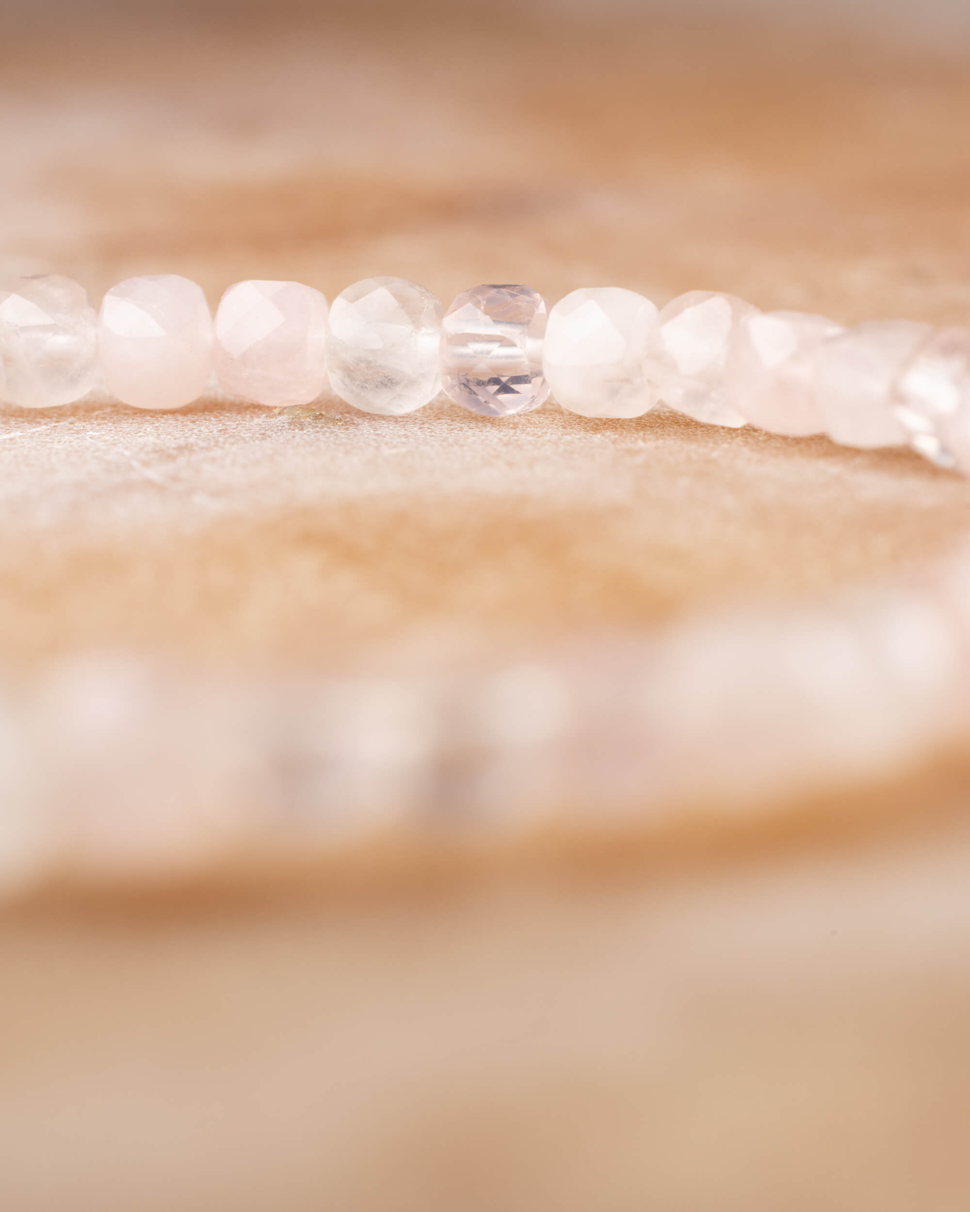 Pulsera de Cuarzo Rosa Facetada 4 mm - Amor y Ternura Luminosa