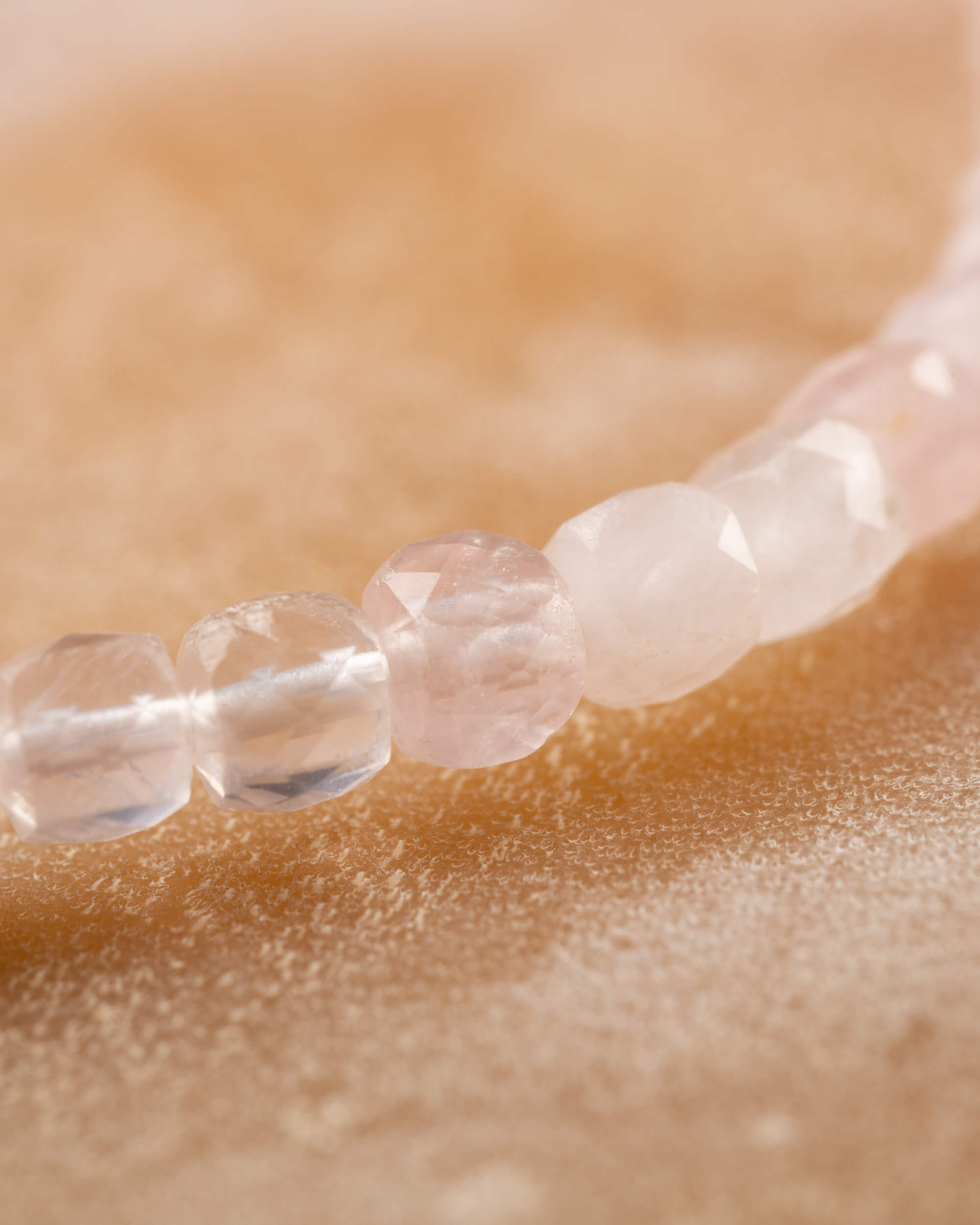 Pulsera de Cuarzo Rosa Facetada 4 mm - Amor y Ternura Luminosa