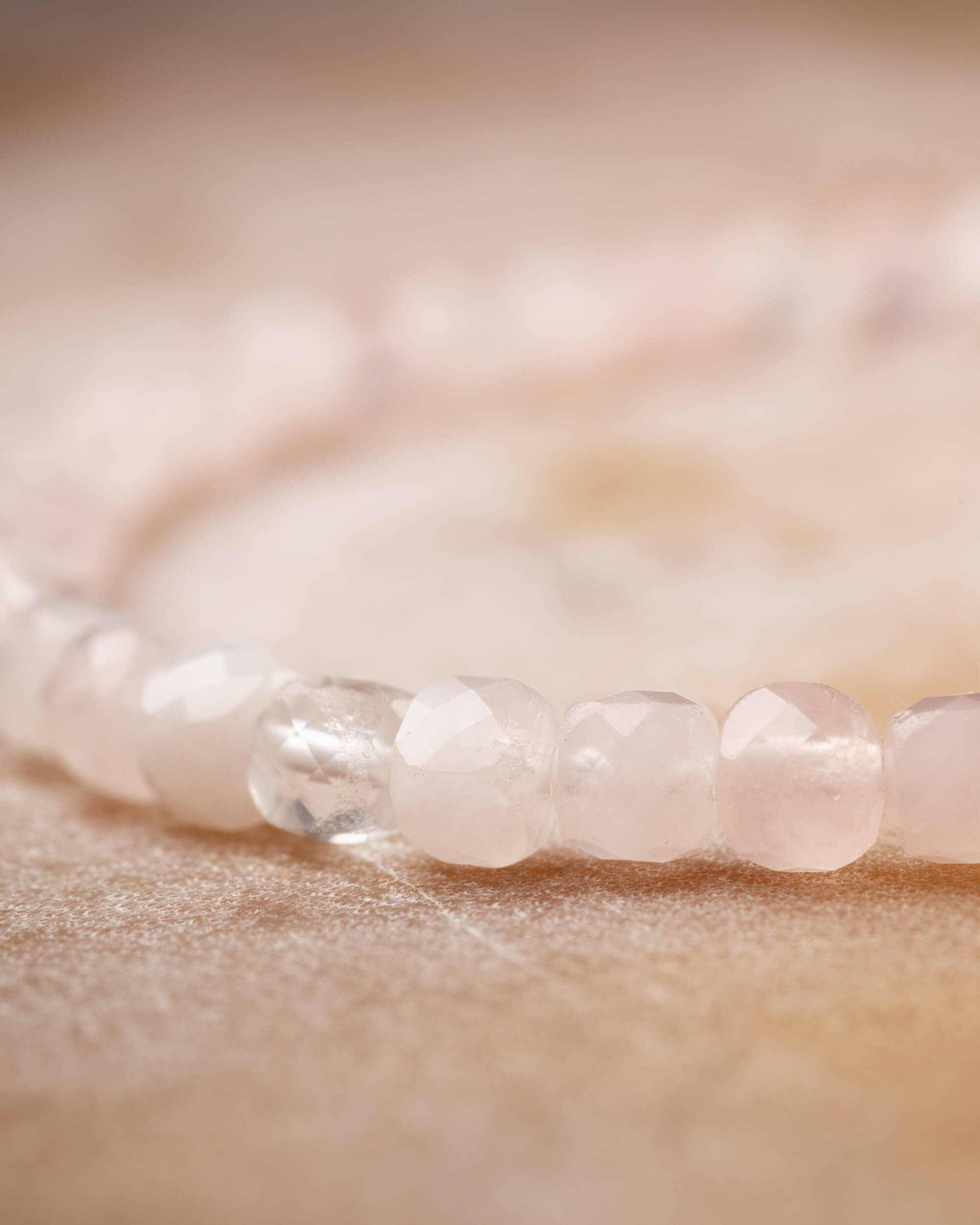 Pulsera de Cuarzo Rosa Facetada 4 mm - Amor y Ternura Luminosa