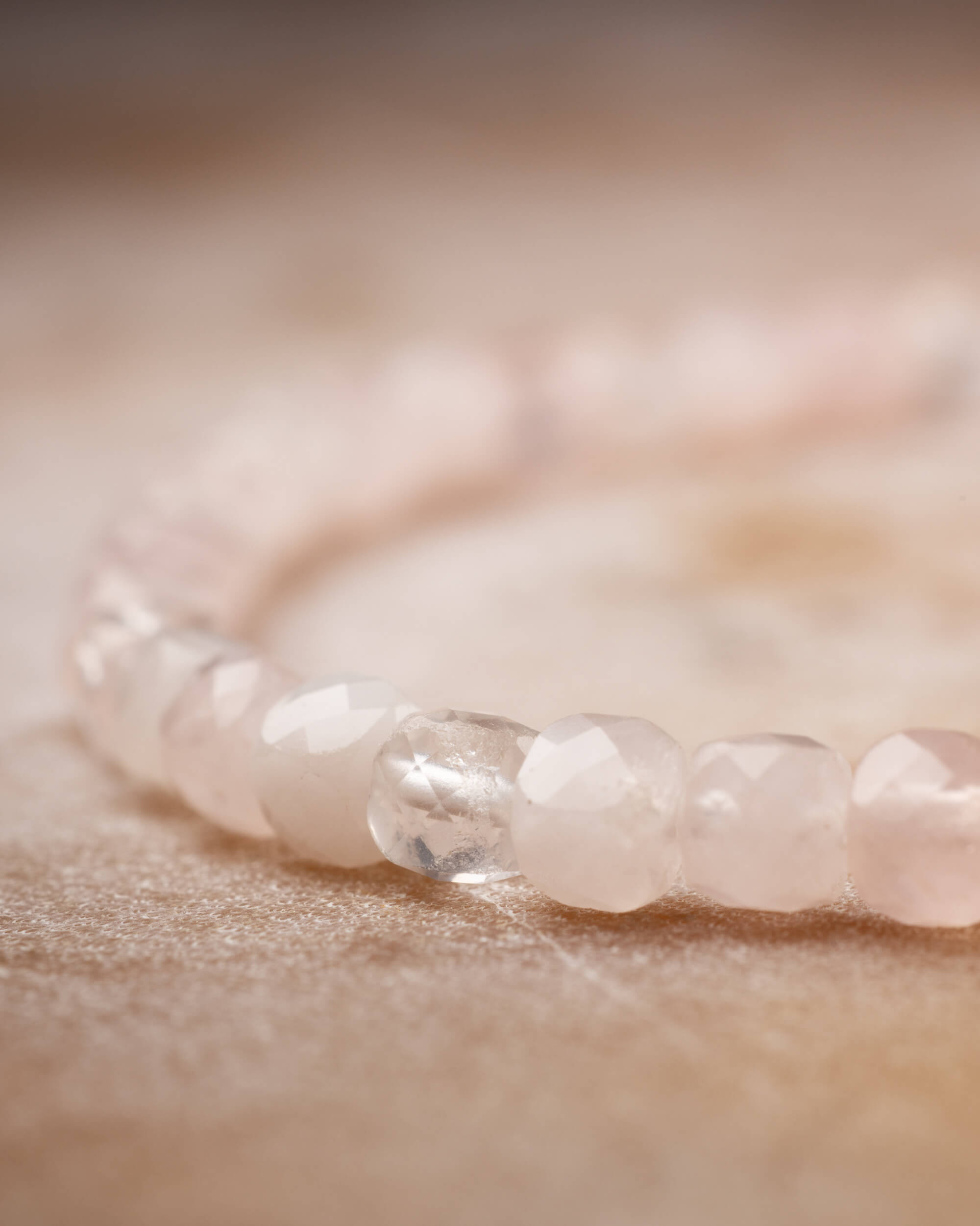 Pulsera de Cuarzo Rosa Facetada 4 mm - Amor y Ternura Luminosa