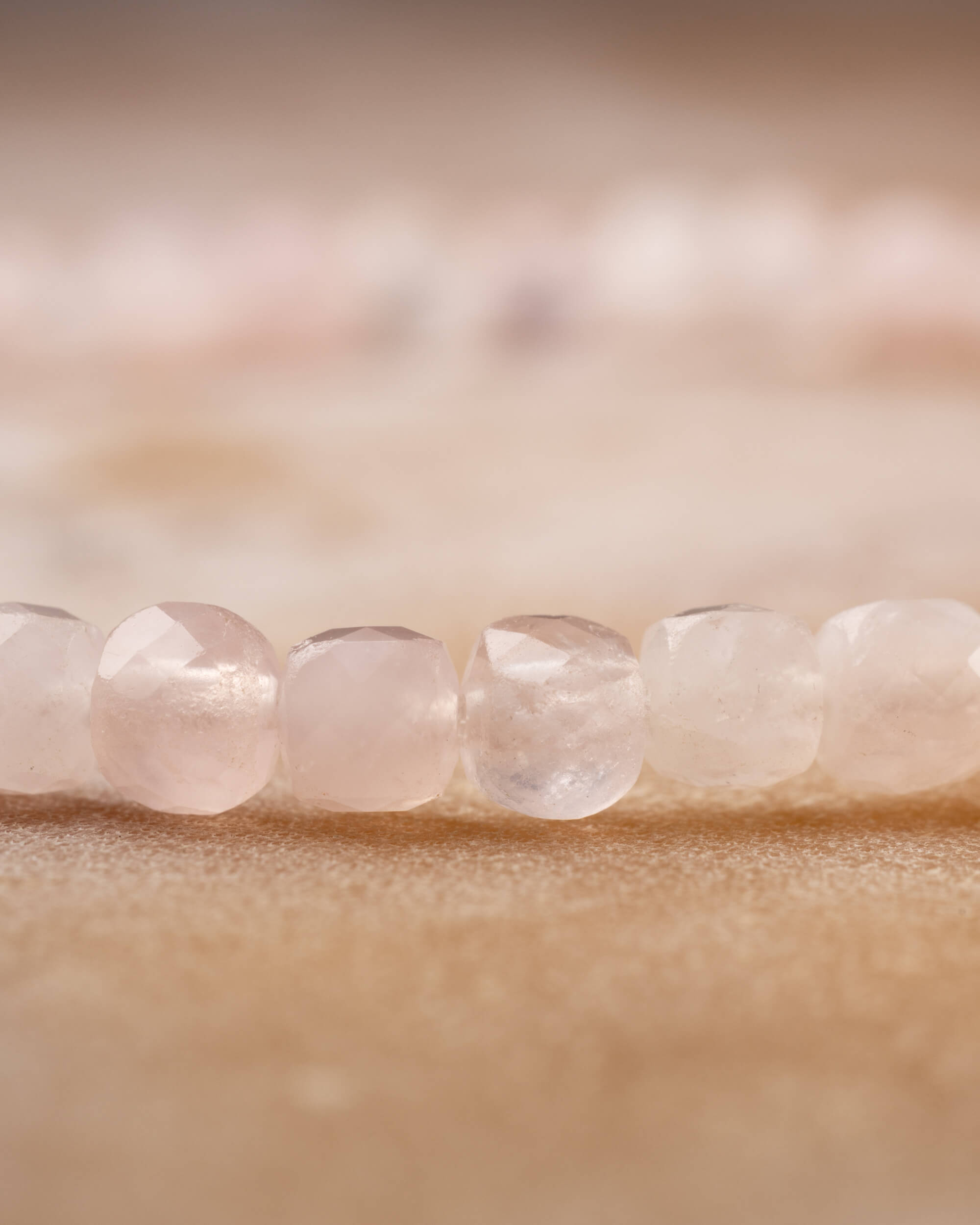 Pulsera de Cuarzo Rosa Facetada 4 mm - Amor y Ternura Luminosa