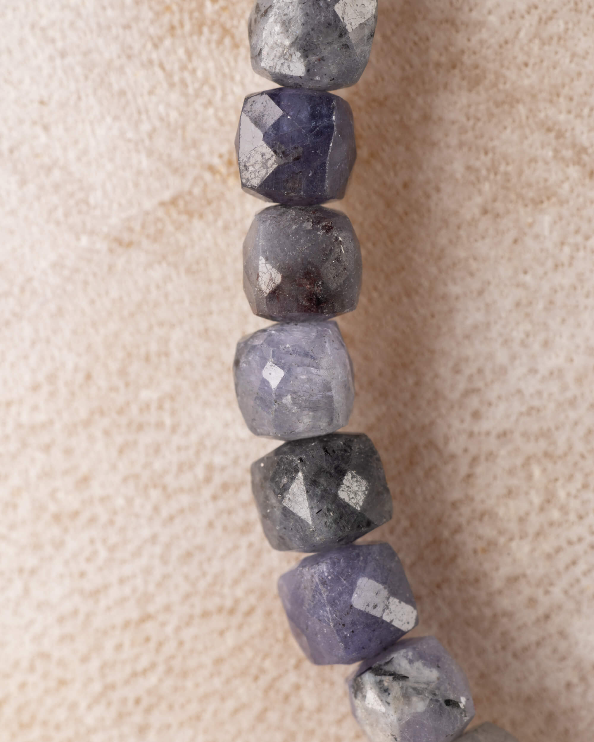 Pulsera de Tanzanita Facetada 4 mm - Voz Alineada y Transmutación