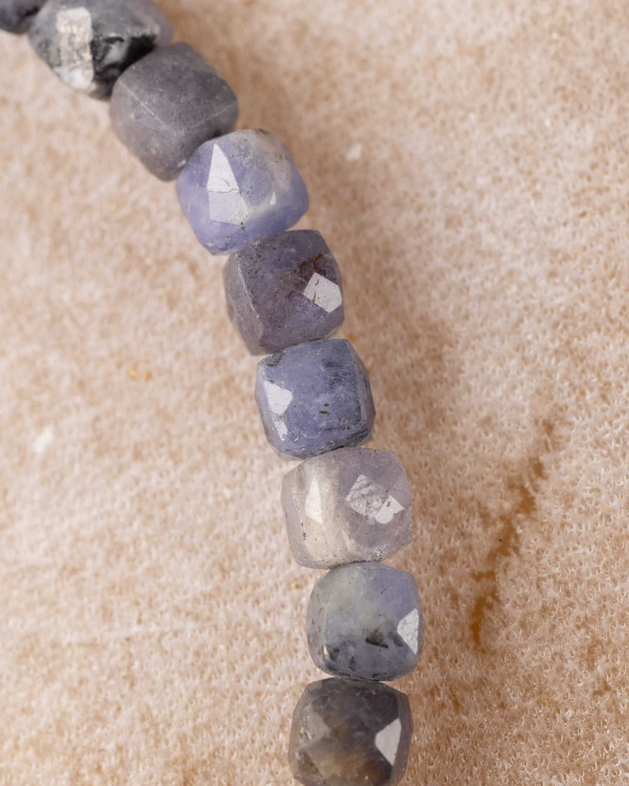 Pulsera de Tanzanita Facetada 4 mm - Voz Alineada y Transmutación