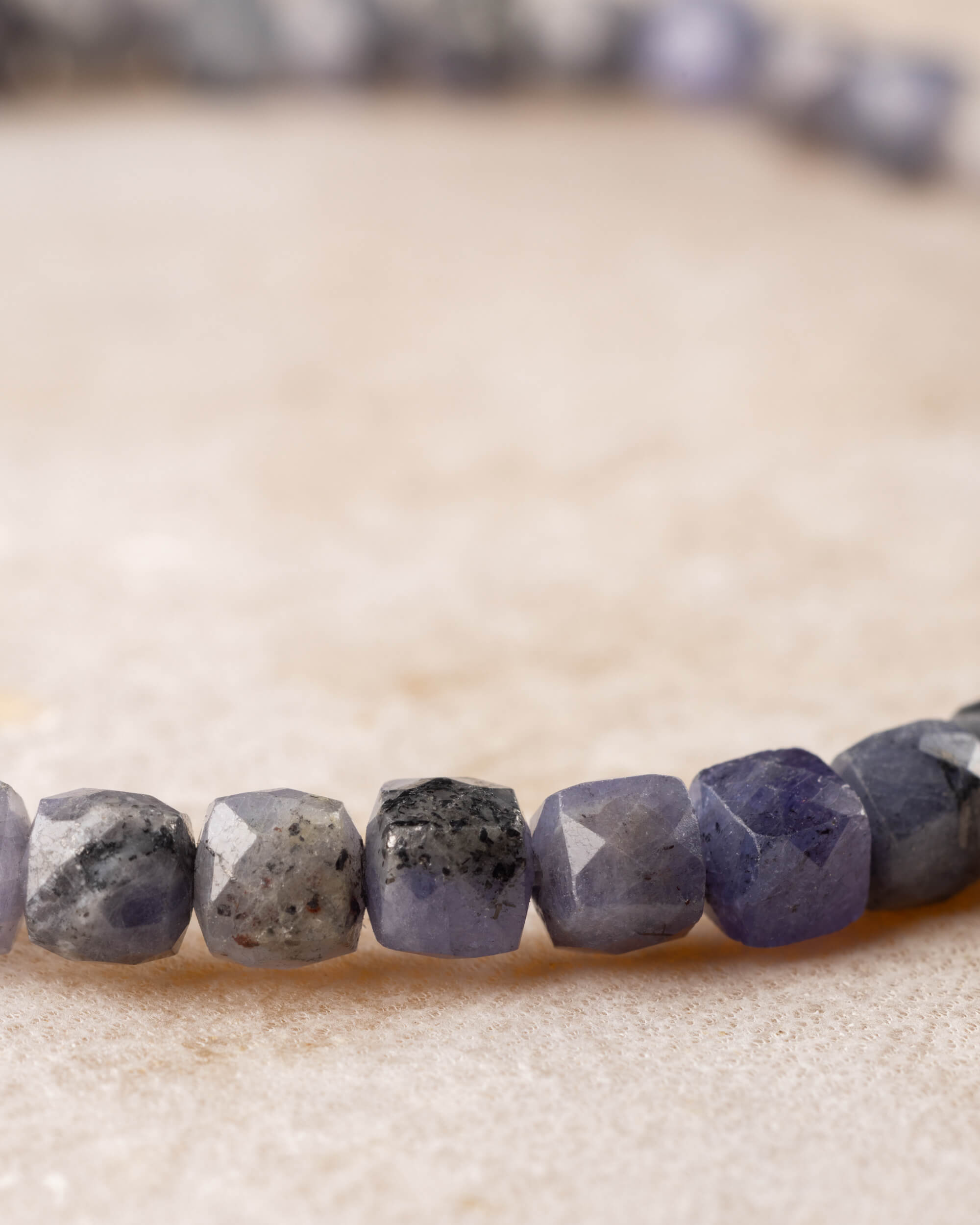 Pulsera de Tanzanita Facetada 4 mm - Voz Alineada y Transmutación