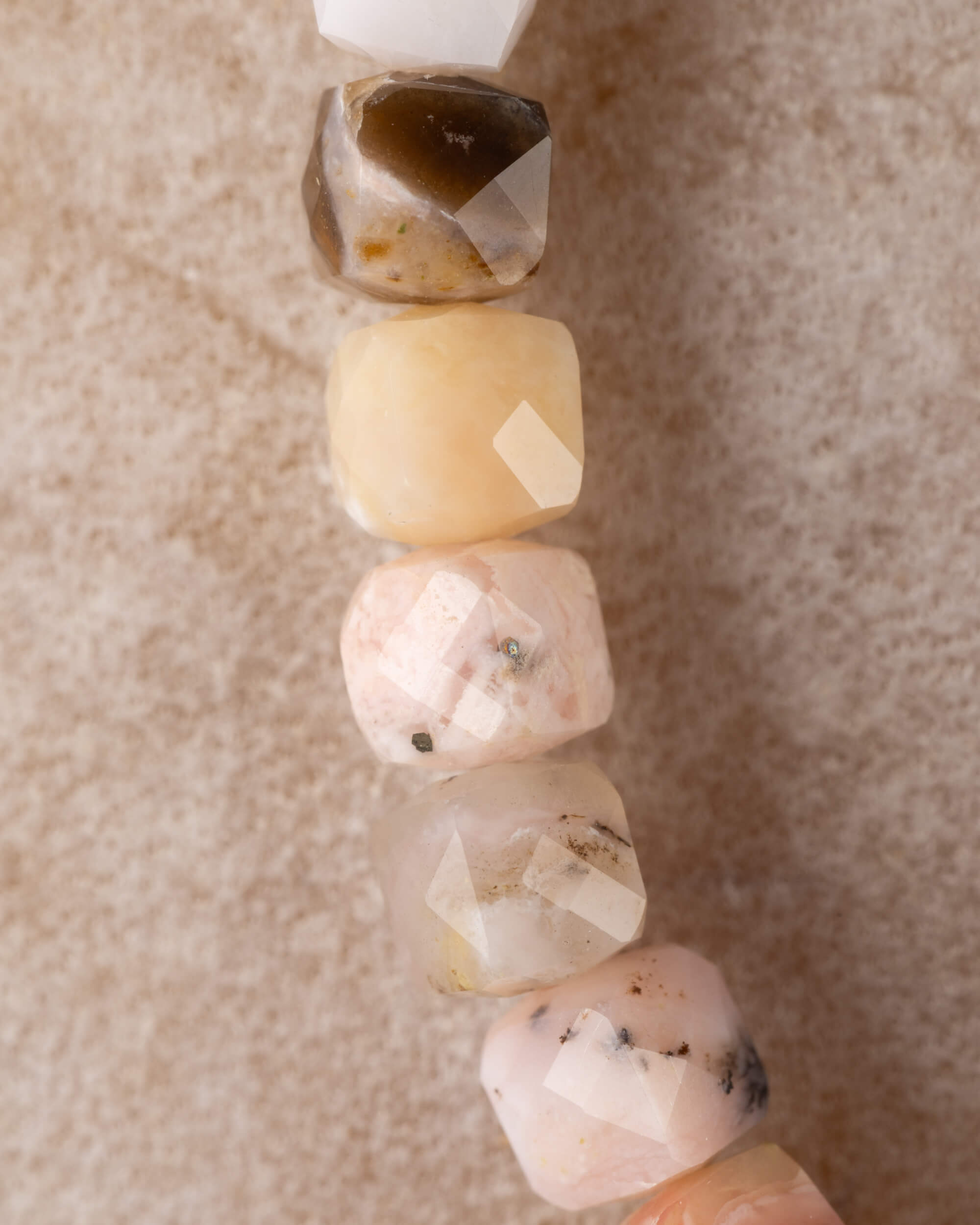 Pulsera de Ópalo Rosa Facetada 4 mm - Ternura y Sanación