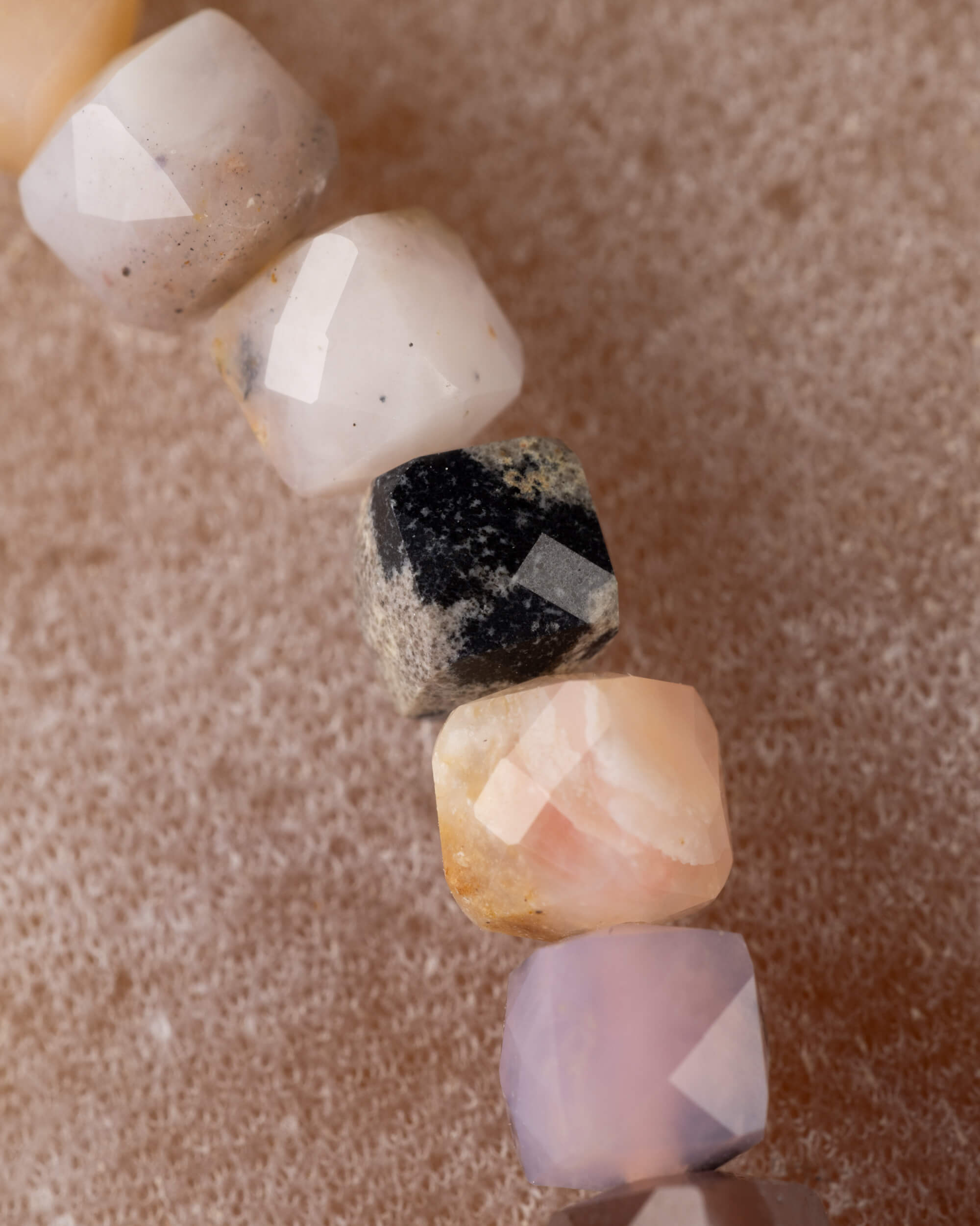 Pulsera de Ópalo Rosa Facetada 4 mm - Ternura y Sanación