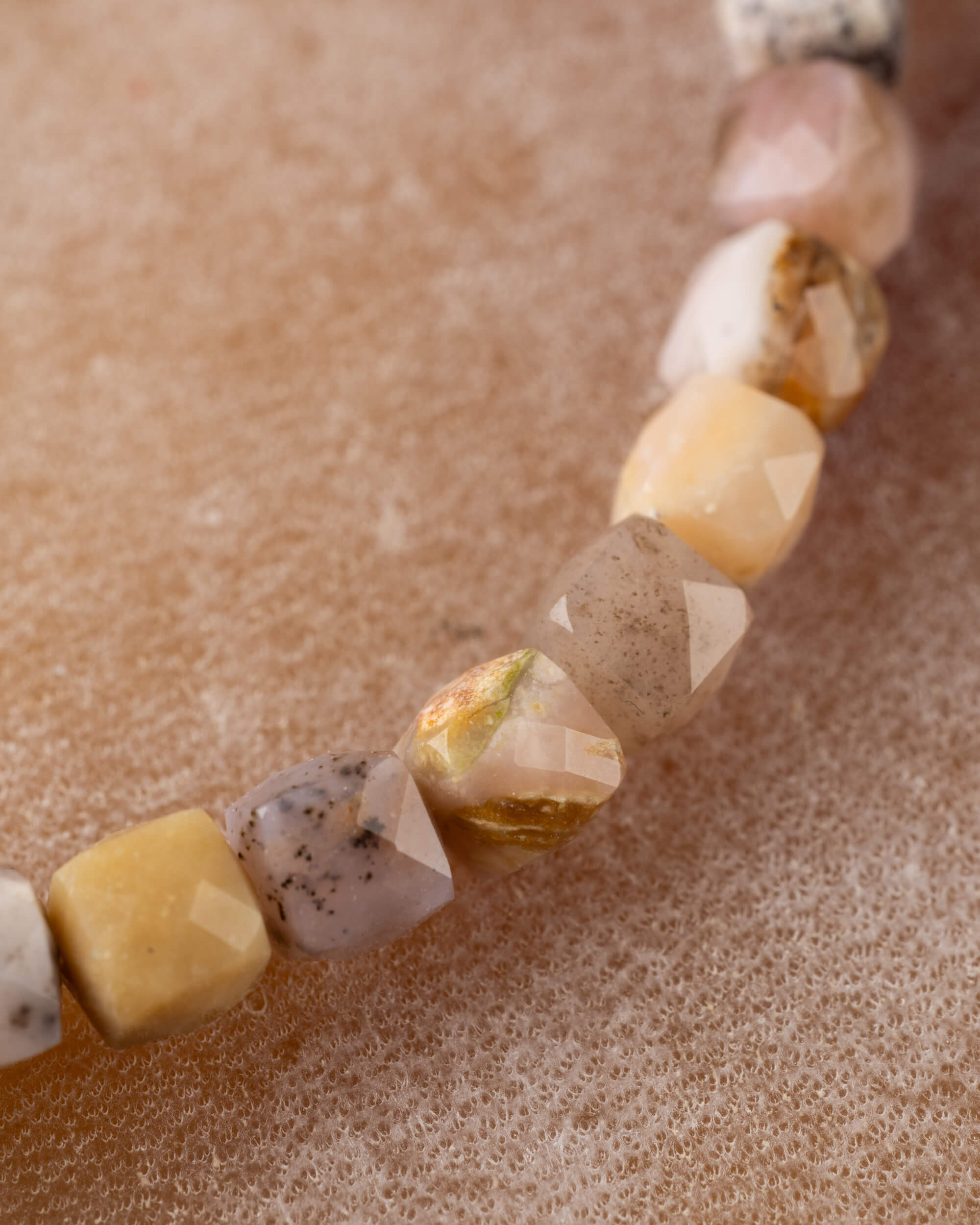 Pulsera de Ópalo Rosa Facetada 4 mm - Ternura y Sanación