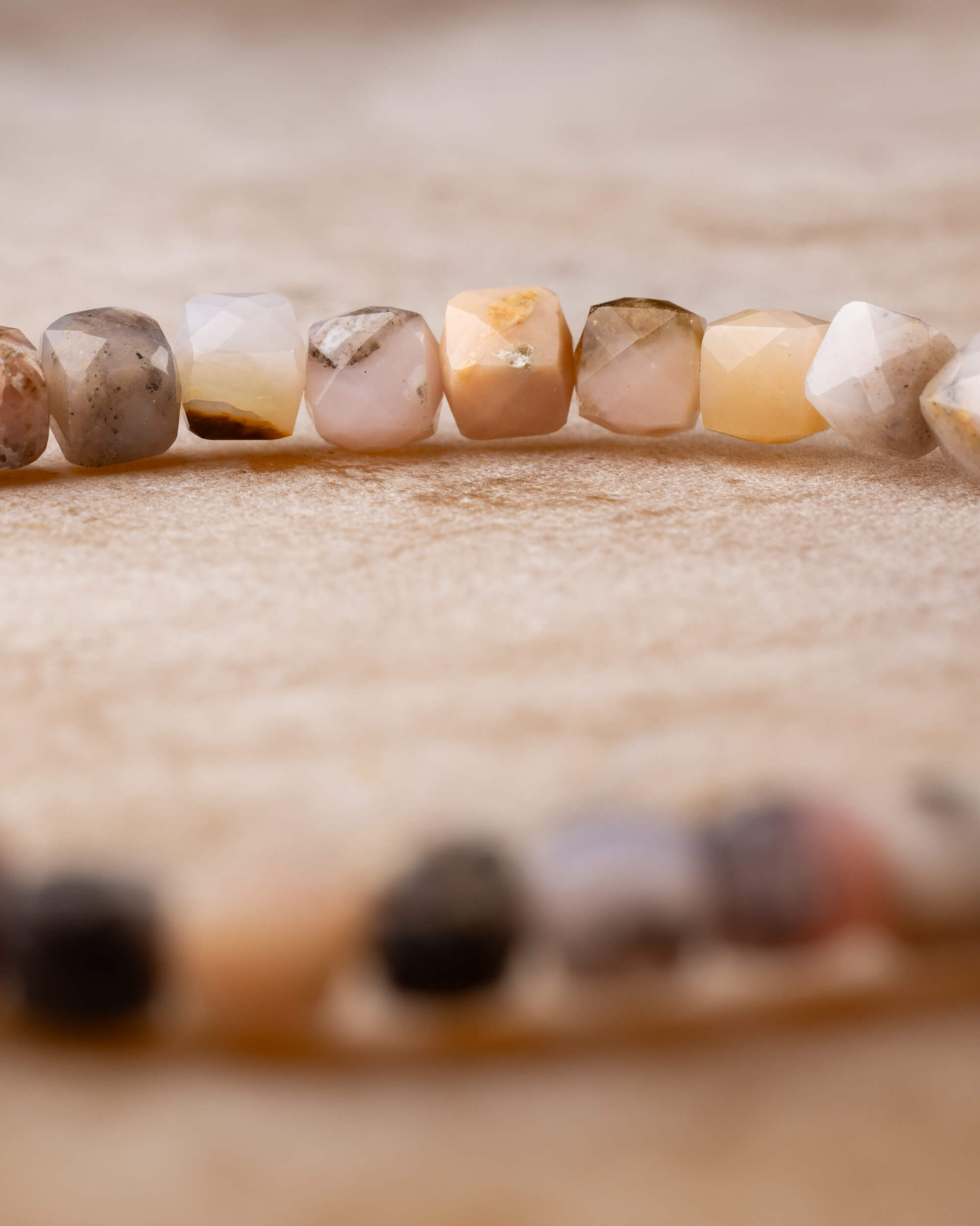 Pulsera de Ópalo Rosa Facetada 4 mm - Ternura y Sanación