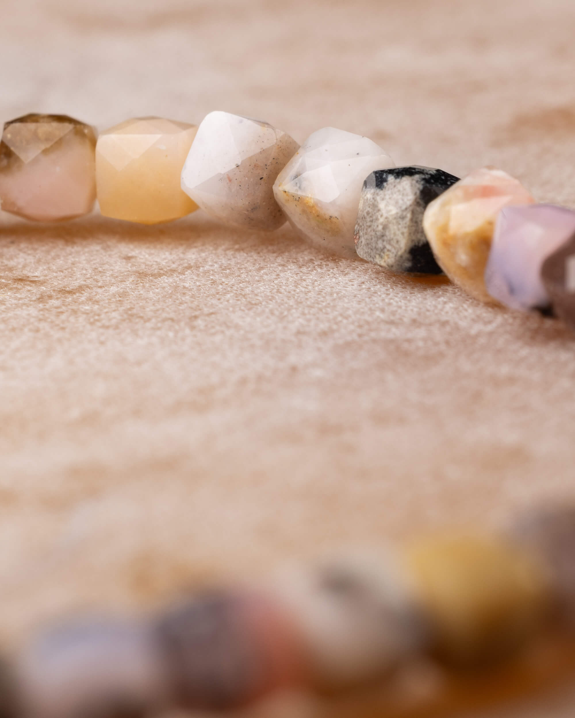 Pulsera de Ópalo Rosa Facetada 4 mm - Ternura y Sanación