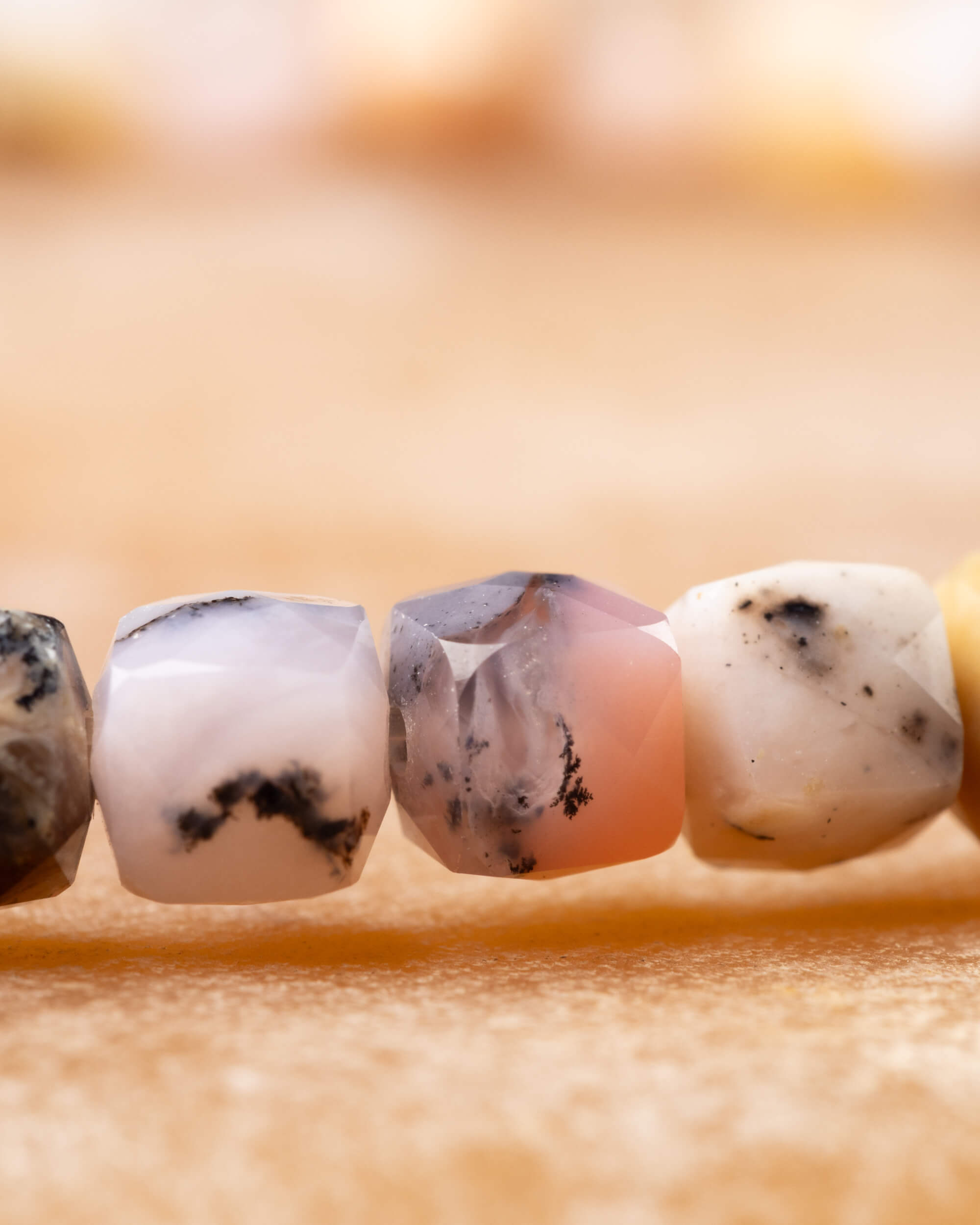 Pulsera de Ópalo Rosa Facetada 4 mm - Ternura y Sanación