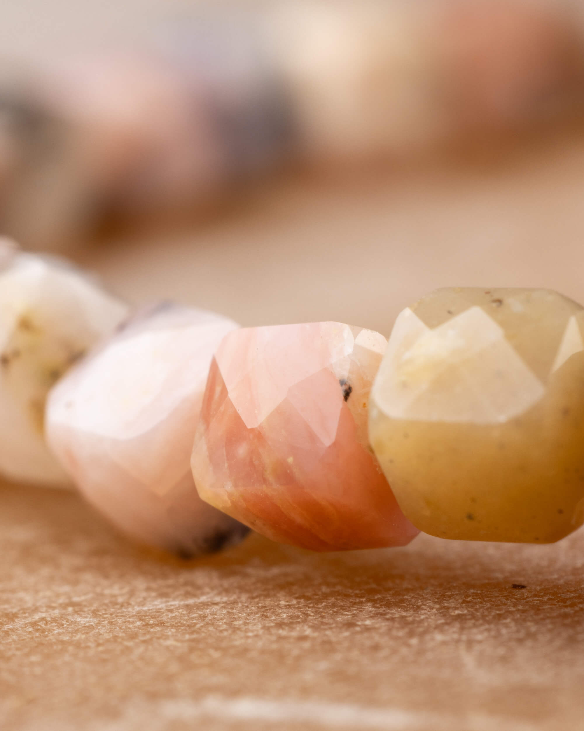 Pulsera de Ópalo Rosa Facetada 4 mm - Ternura y Sanación