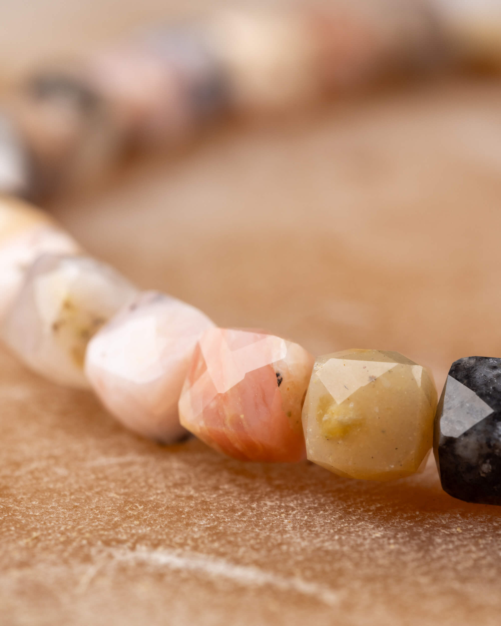 Pulsera de Ópalo Rosa Facetada 4 mm - Ternura y Sanación