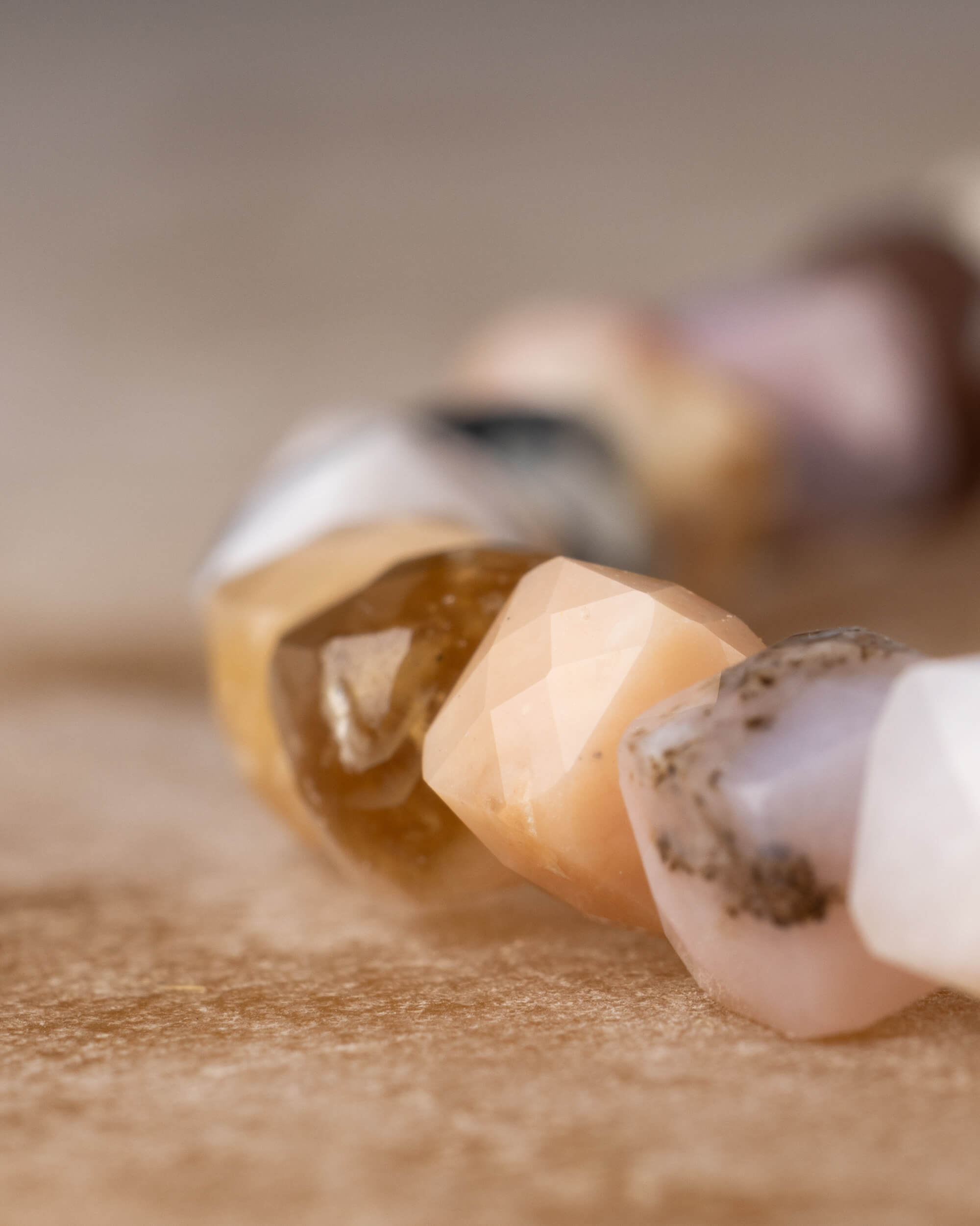 Pulsera de Ópalo Rosa Facetada 4 mm - Ternura y Sanación