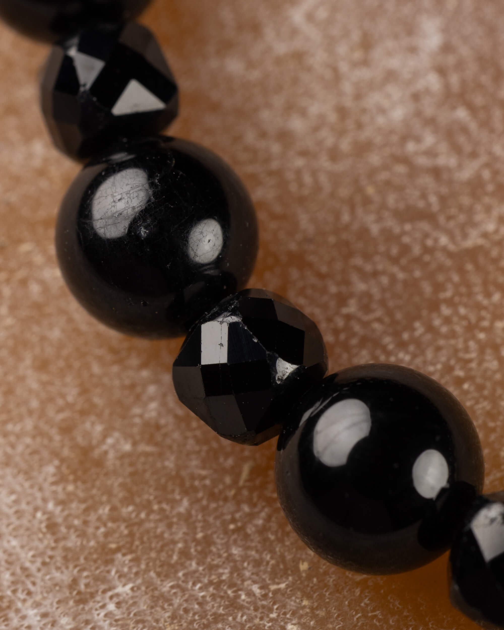 LLAVE 13: Pulsera Manto Protector - Protección y Límites Claros