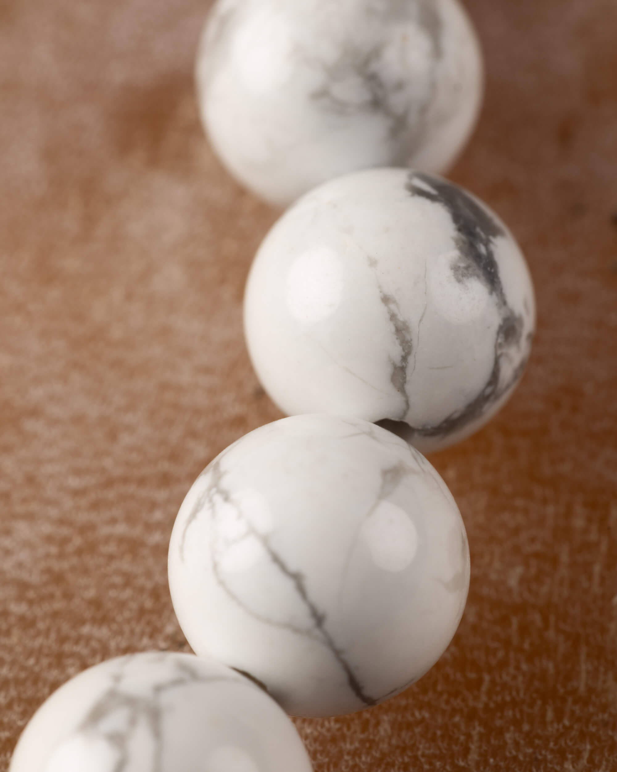 Pulsera de Howlita 8 mm - Calma Clara y Paz Mental