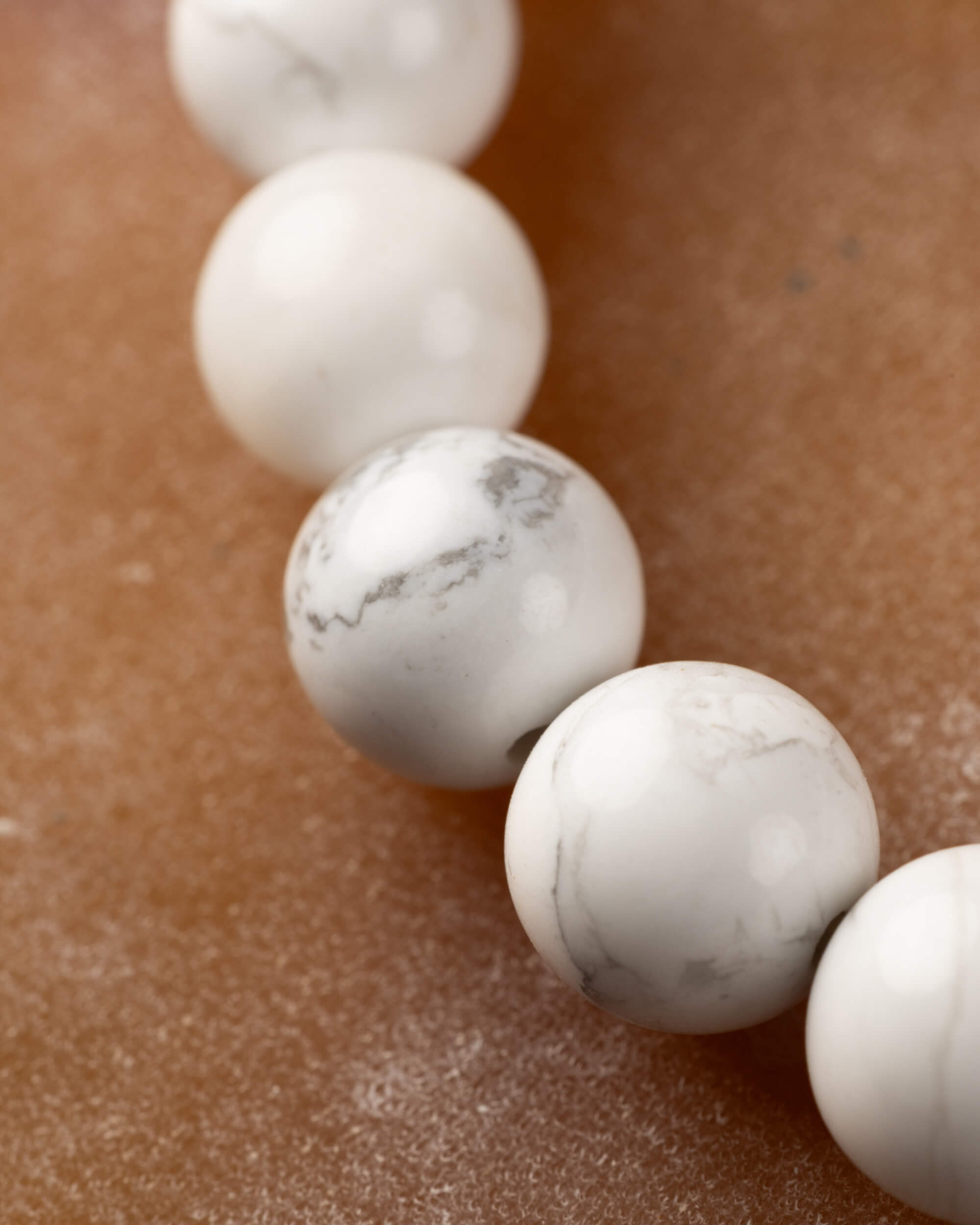 Pulsera de Howlita 8 mm - Calma Clara y Paz Mental