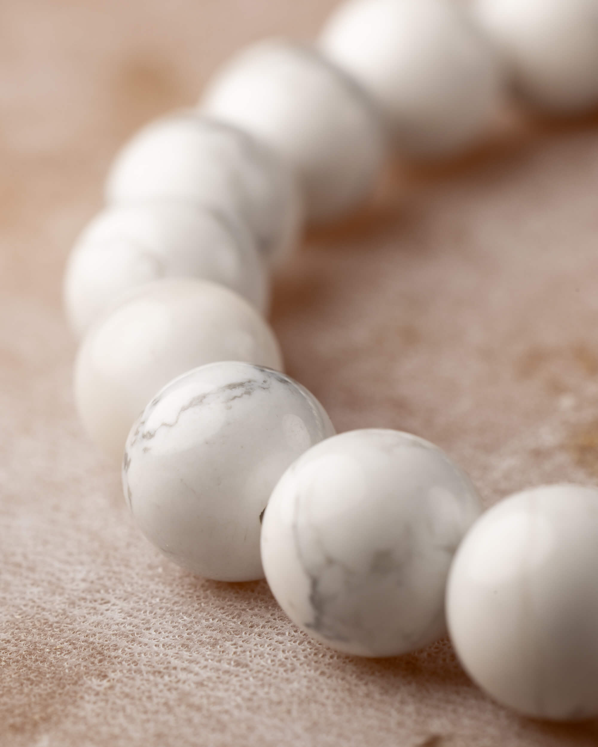 Pulsera de Howlita 8 mm - Calma Clara y Paz Mental