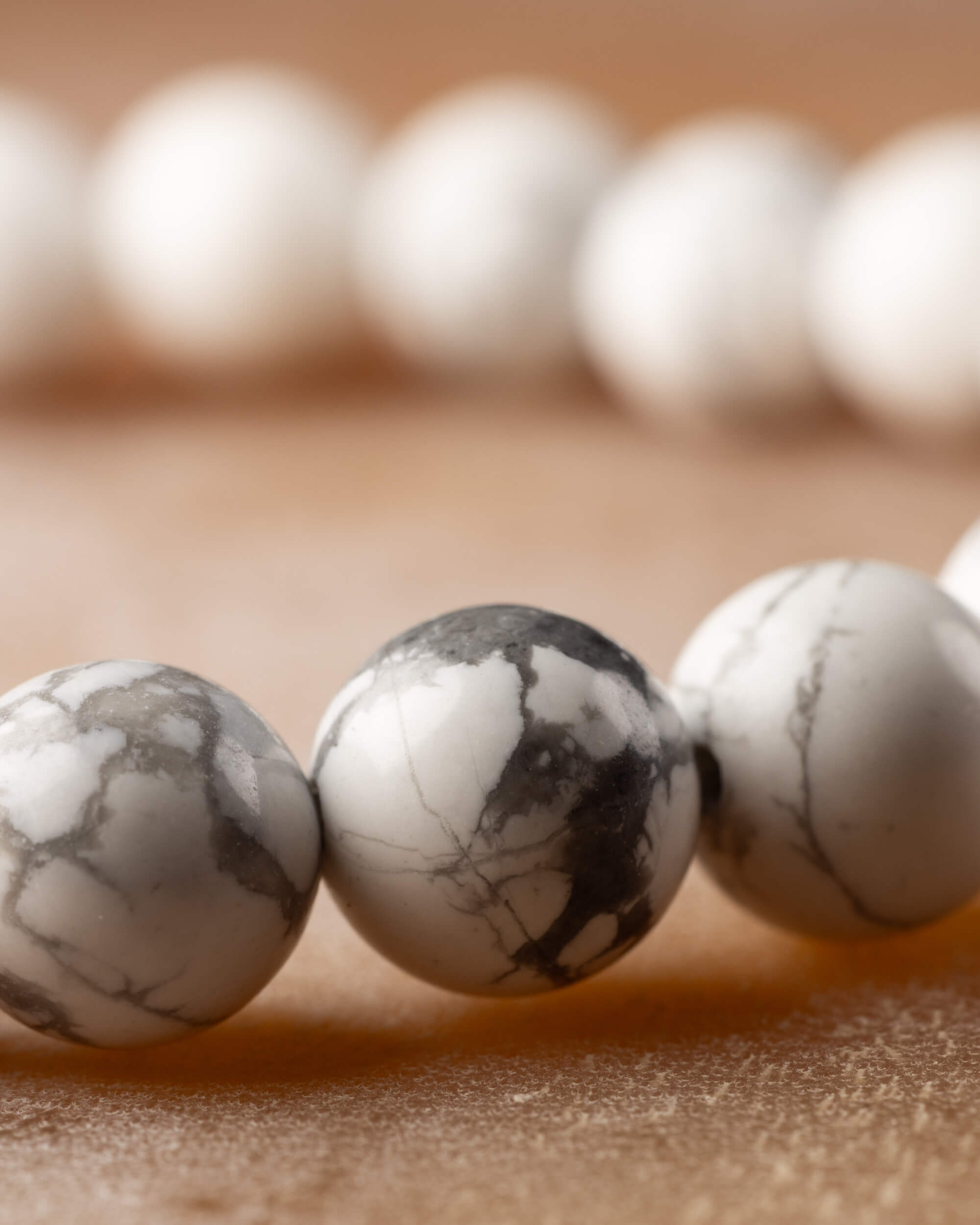 Pulsera de Howlita 8 mm - Calma Clara y Paz Mental