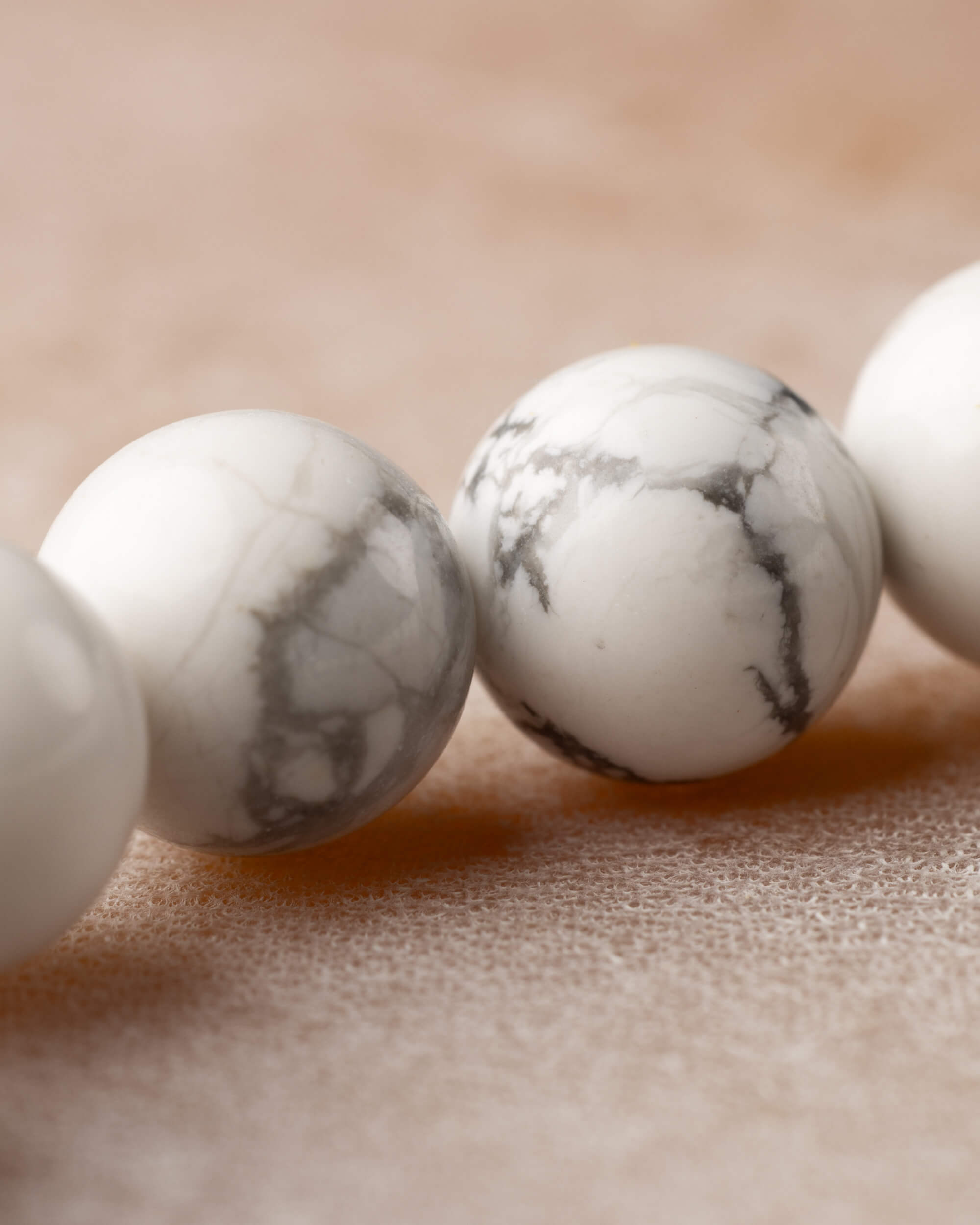 Pulsera de Howlita 8 mm - Calma Clara y Paz Mental