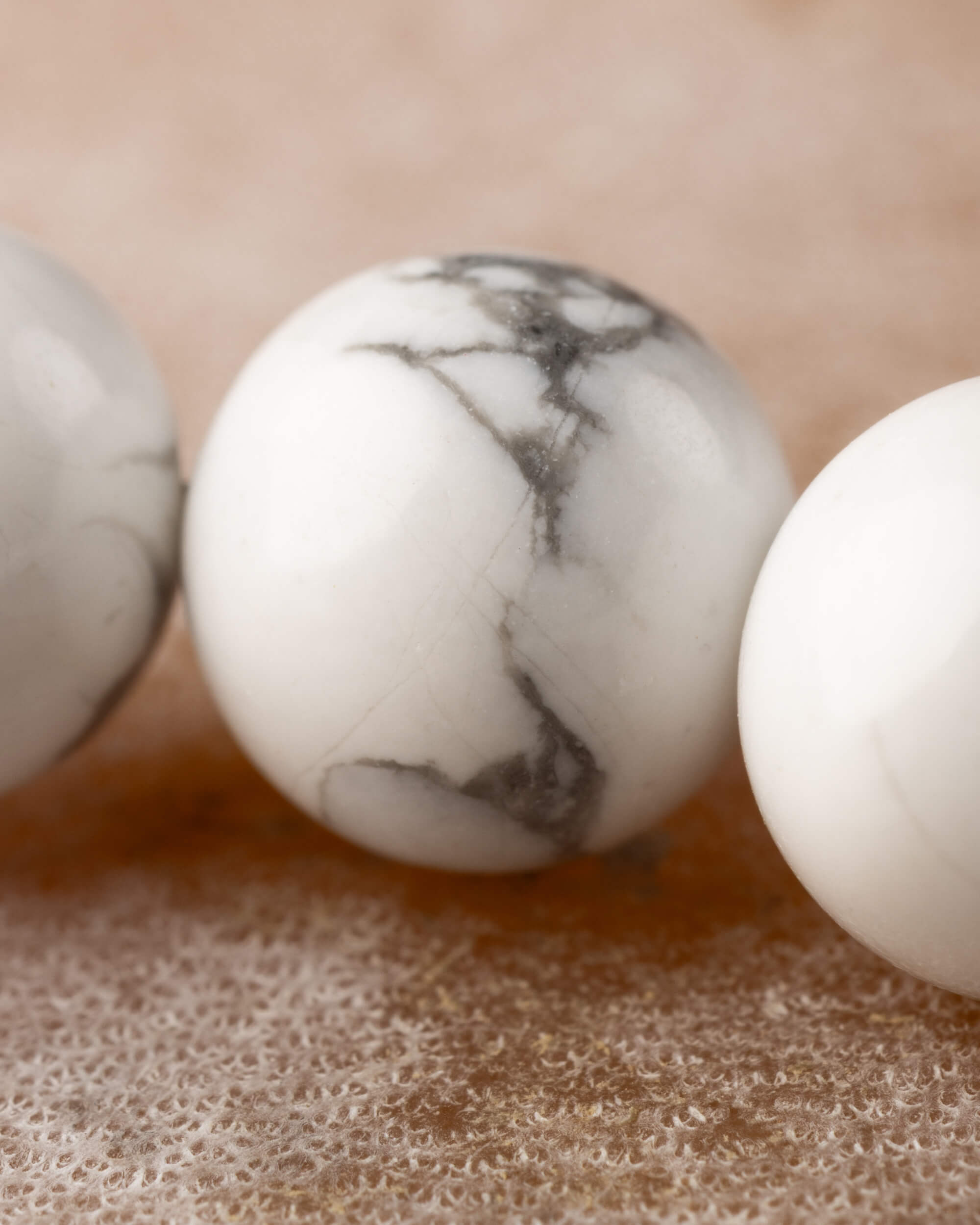 Pulsera de Howlita 8 mm - Calma Clara y Paz Mental