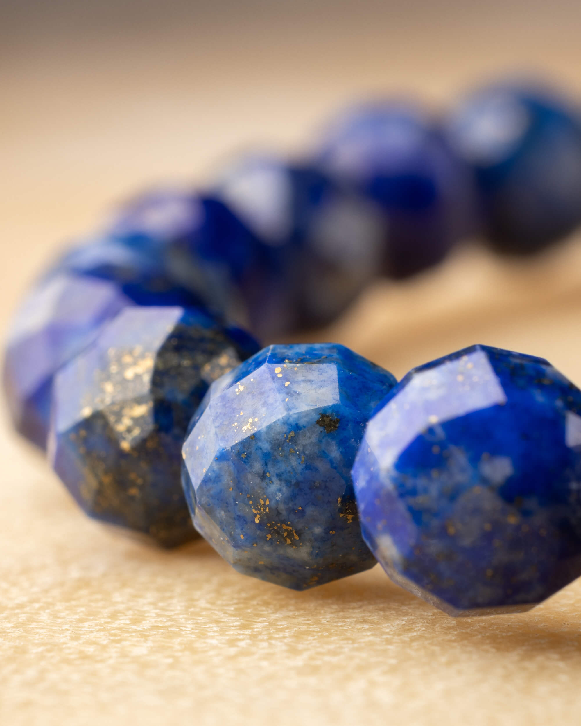 Pulsera de Lapislázuli Facetada (8 mm)