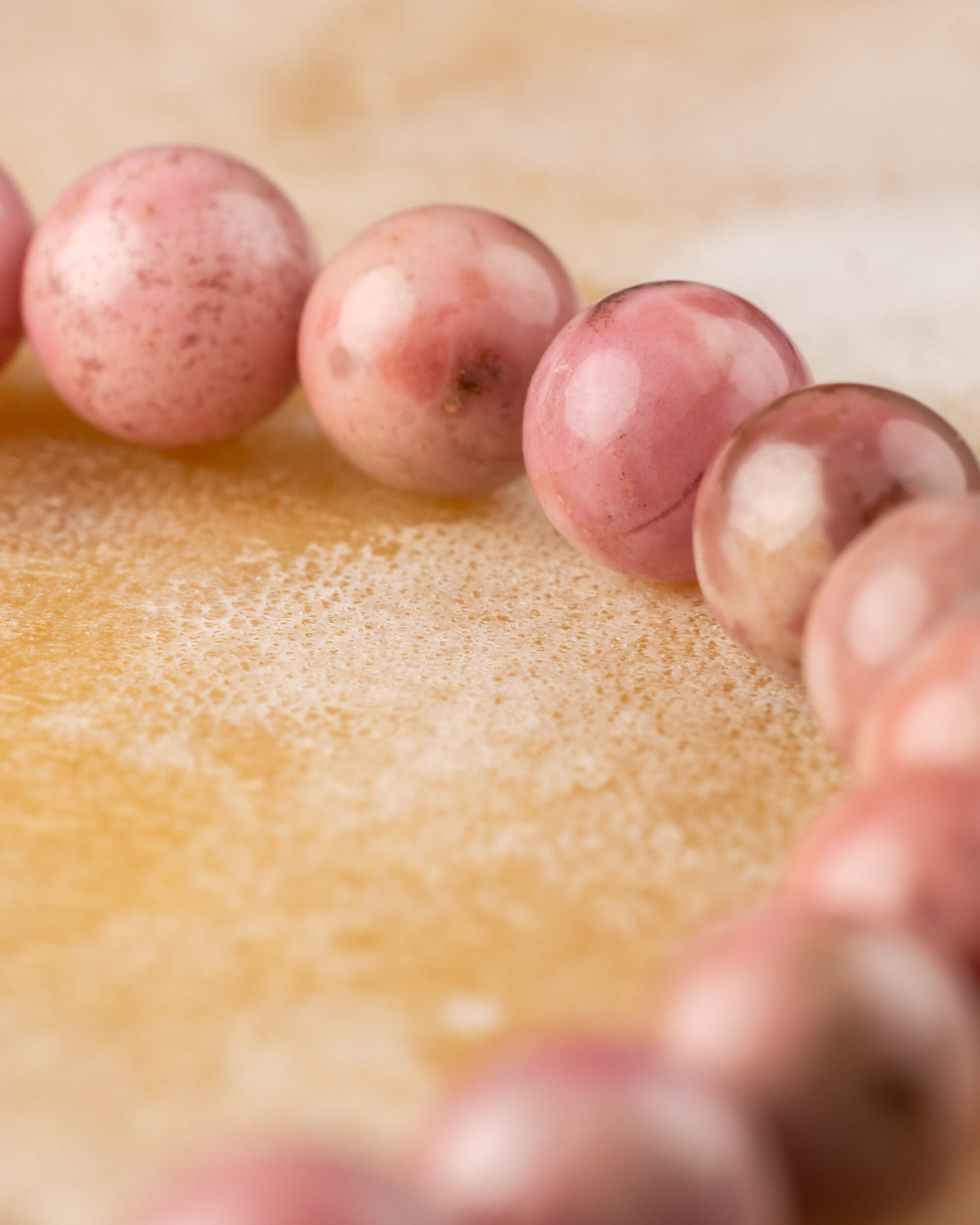 Pulsera de Rodonita Rosa 8 mm - Amor Firme y Autoescucha