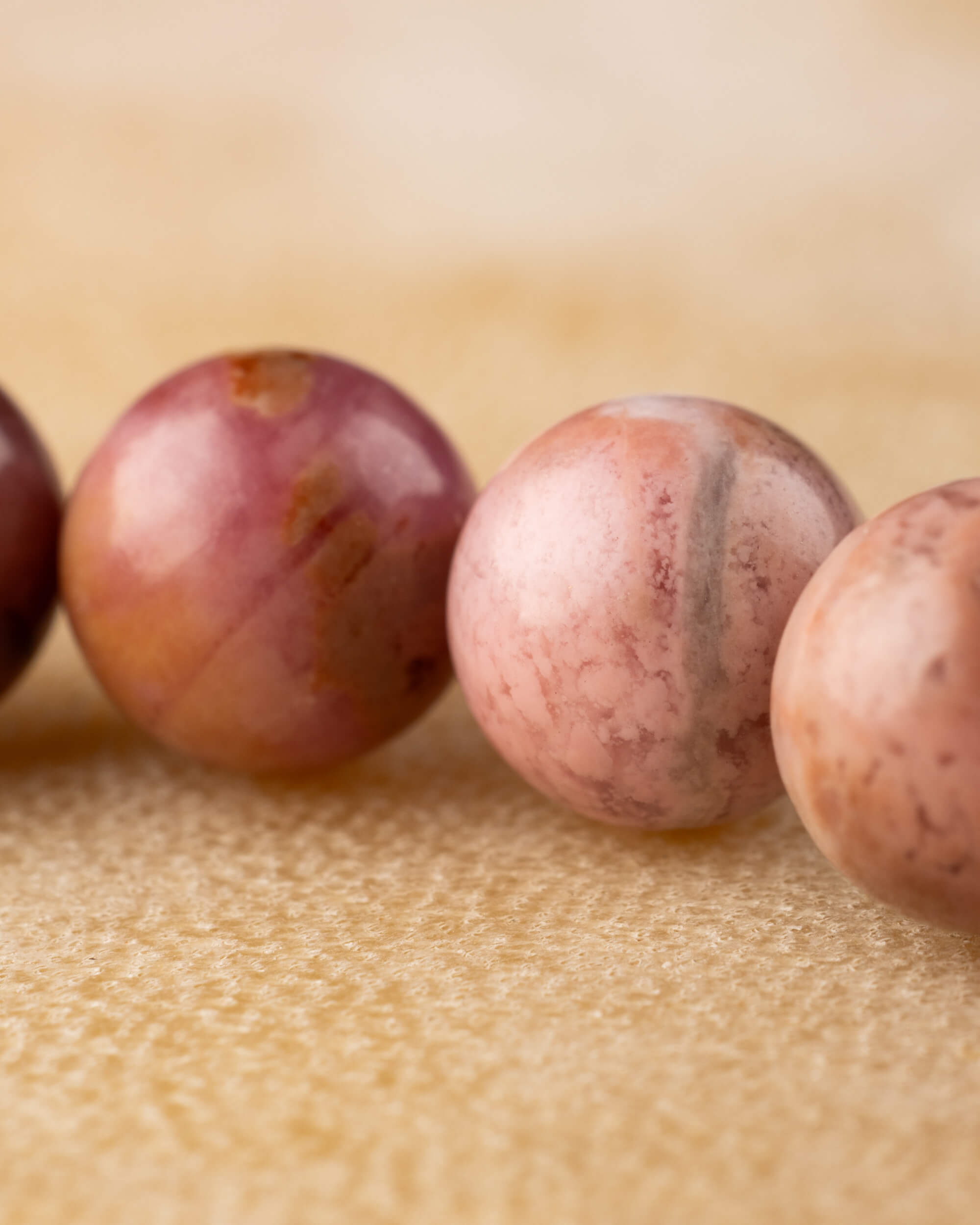 Pulsera de Rodonita Rosa 8 mm - Amor Firme y Autoescucha