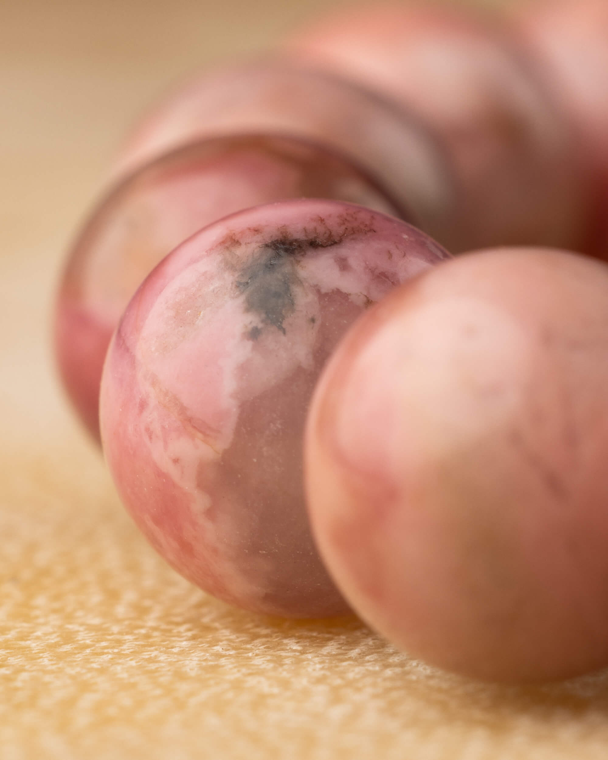 Pulsera de Rodonita Rosa 8 mm - Amor Firme y Autoescucha