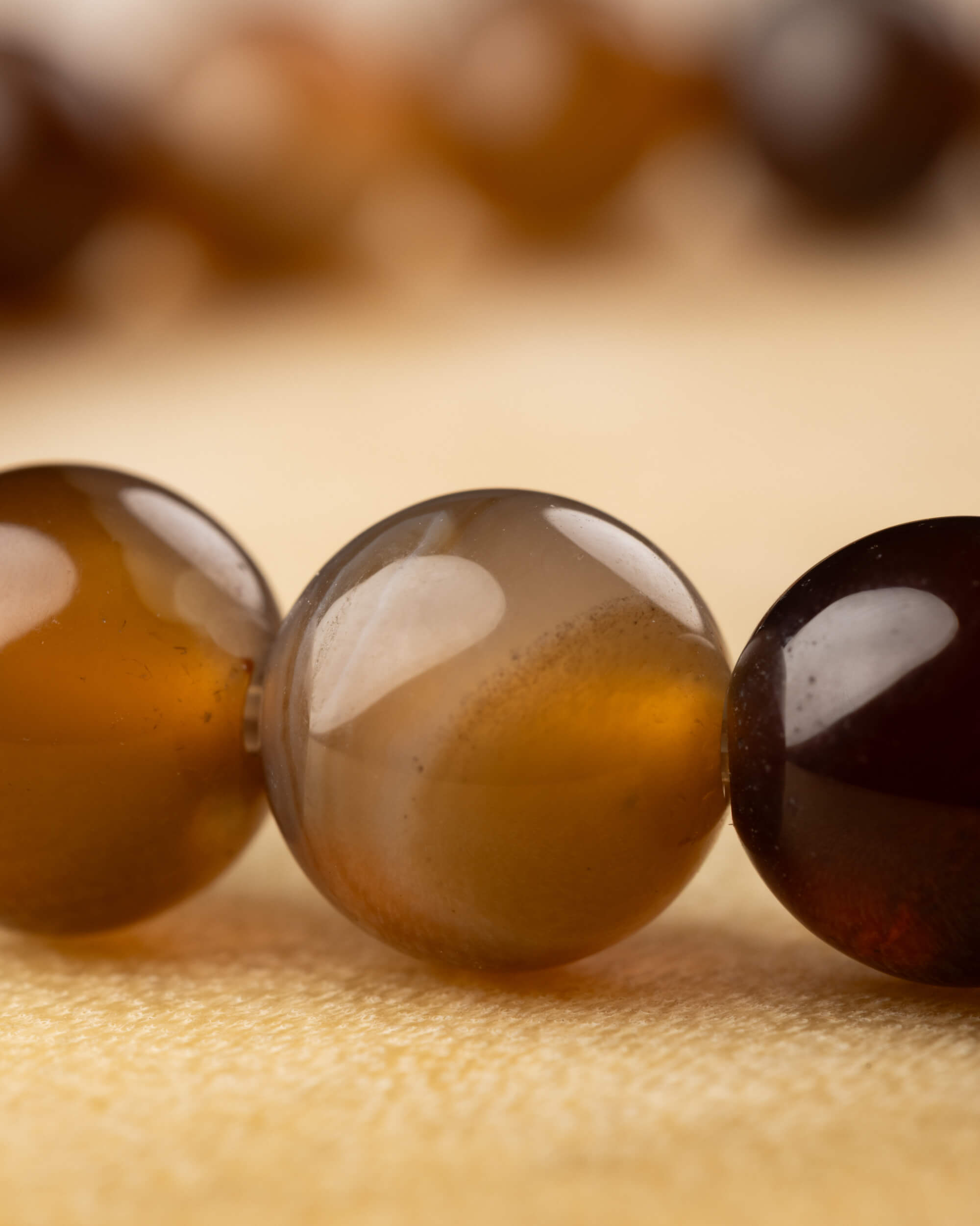 Pulsera de Ágata Café 8 mm - Estabilidad y Arraigo Amable