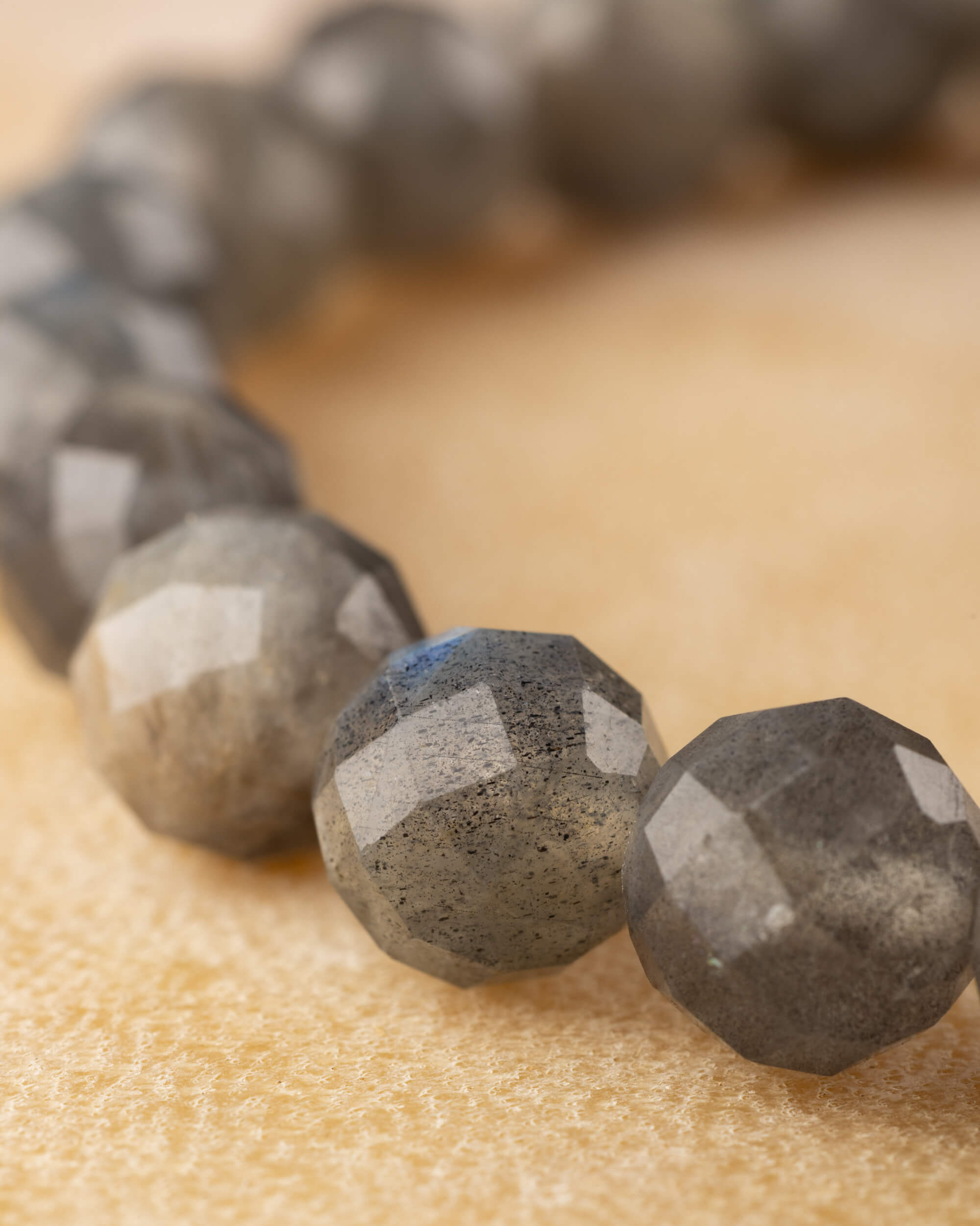 Pulsera de Labradorita Facetada 8 mm - Intuición y Visión Radiante