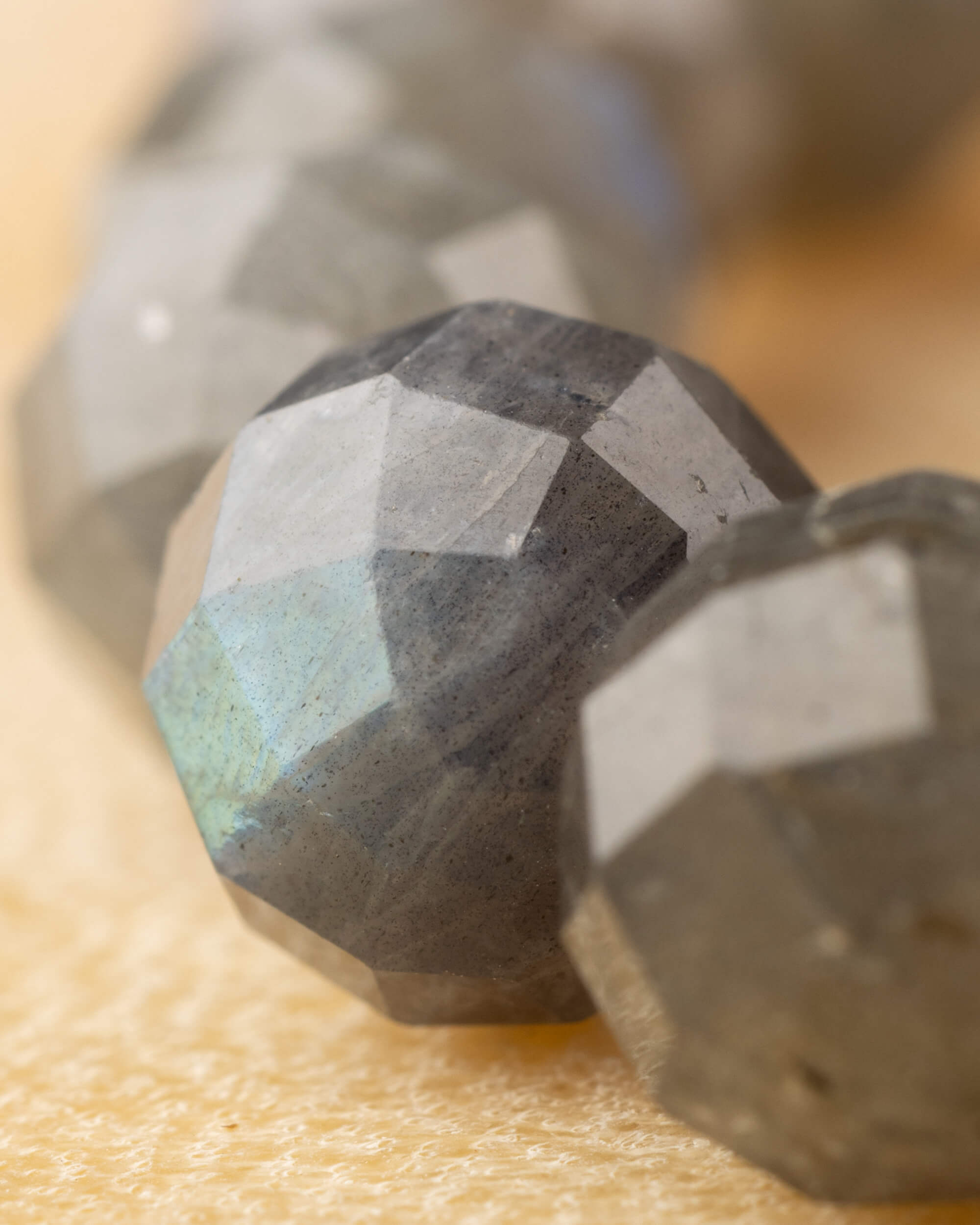 Pulsera de Labradorita Facetada 8 mm - Intuición y Visión Radiante