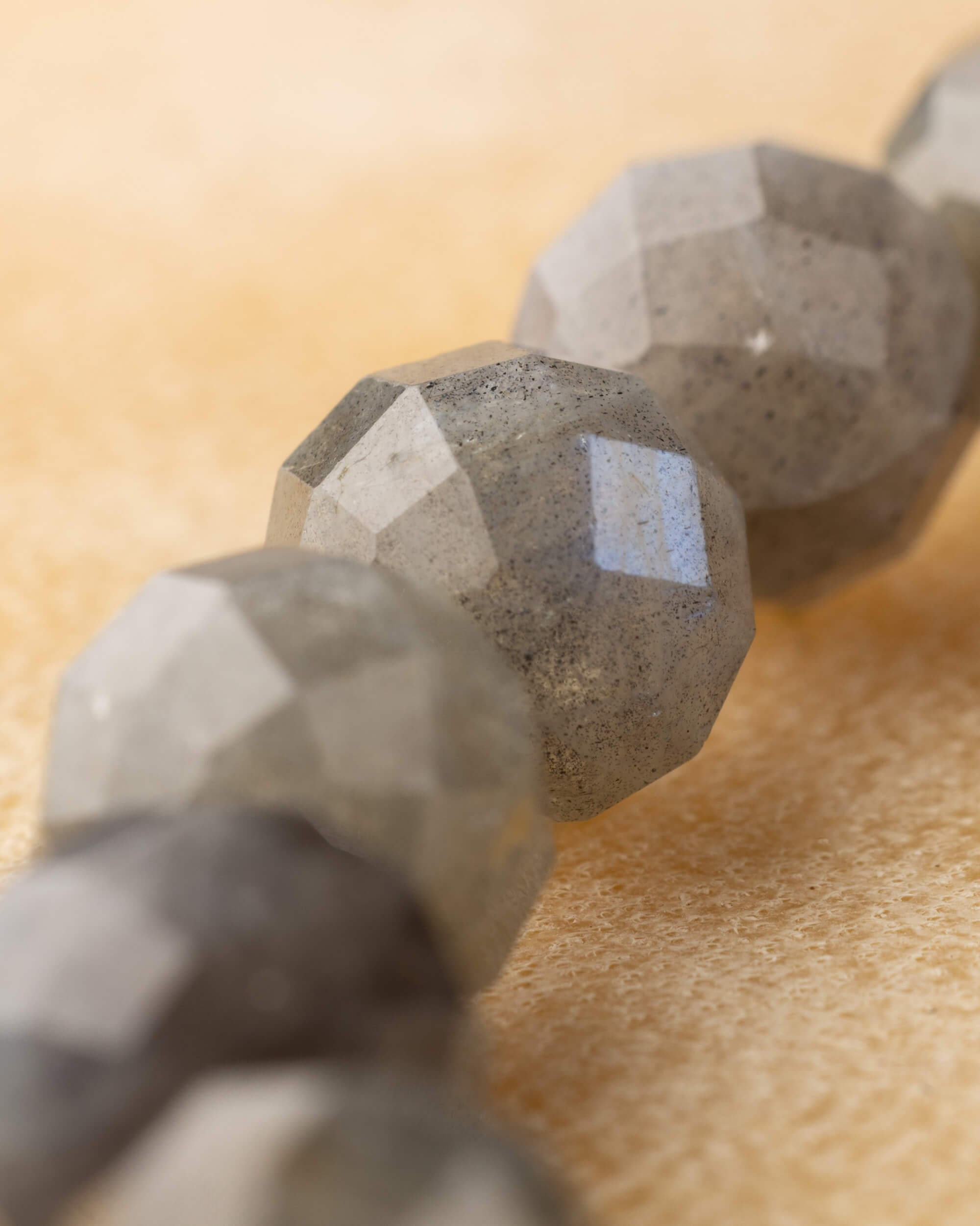 Pulsera de Labradorita Facetada 8 mm - Intuición y Visión Radiante