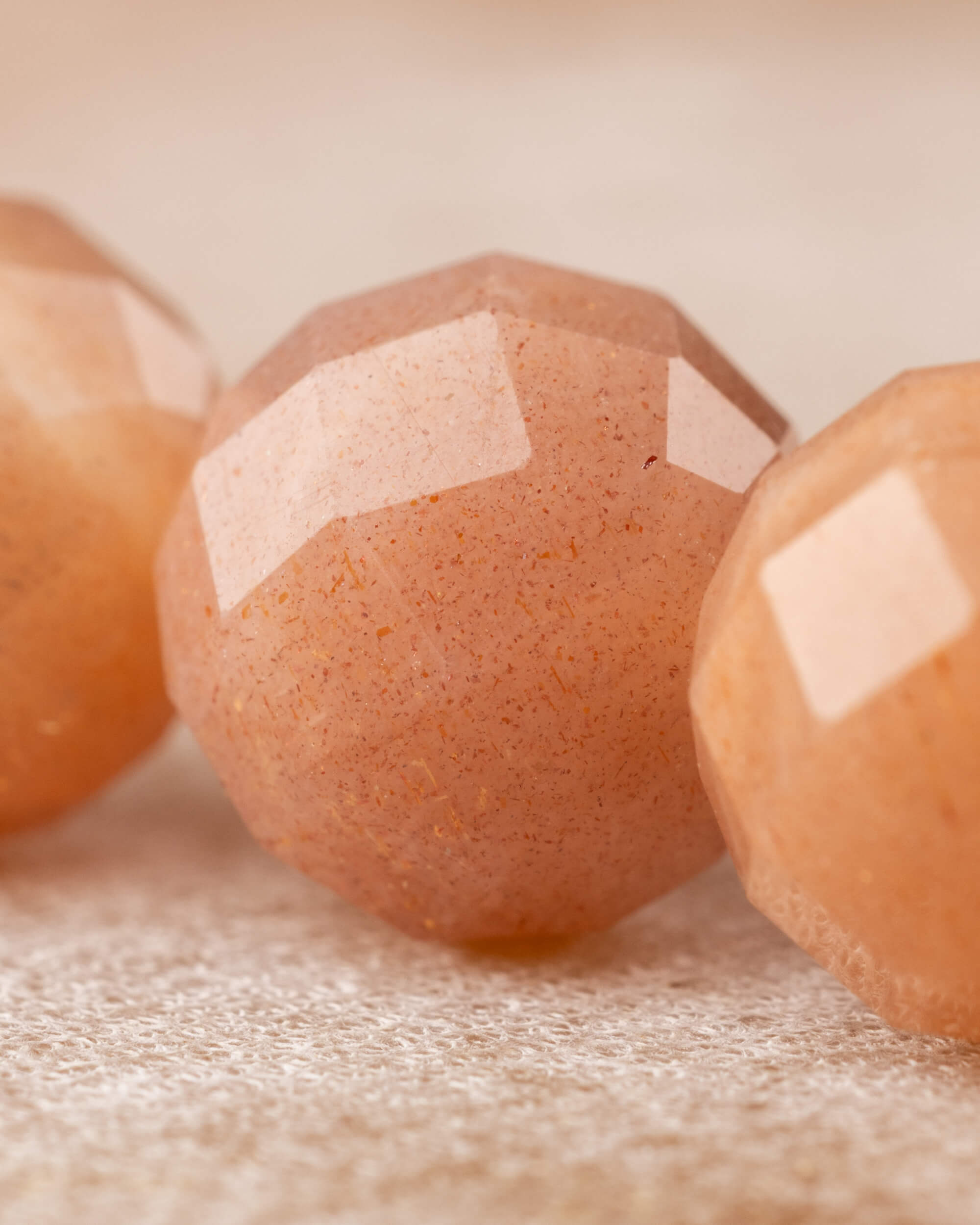 Pulsera de Piedra Sol Facetada 8 mm - Gozo y Alegría Radiante