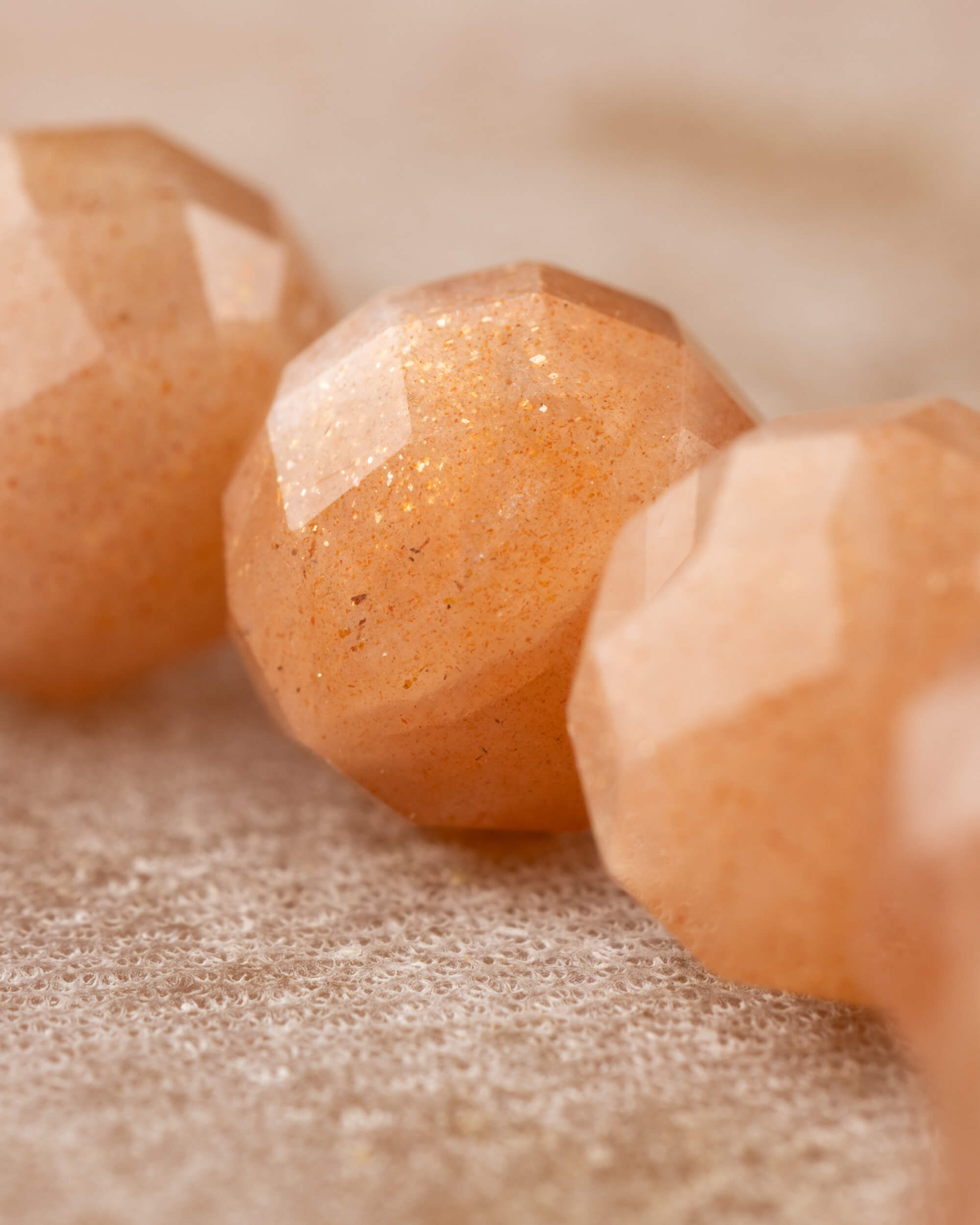 Pulsera de Piedra Sol Facetada 8 mm - Gozo y Alegría Radiante