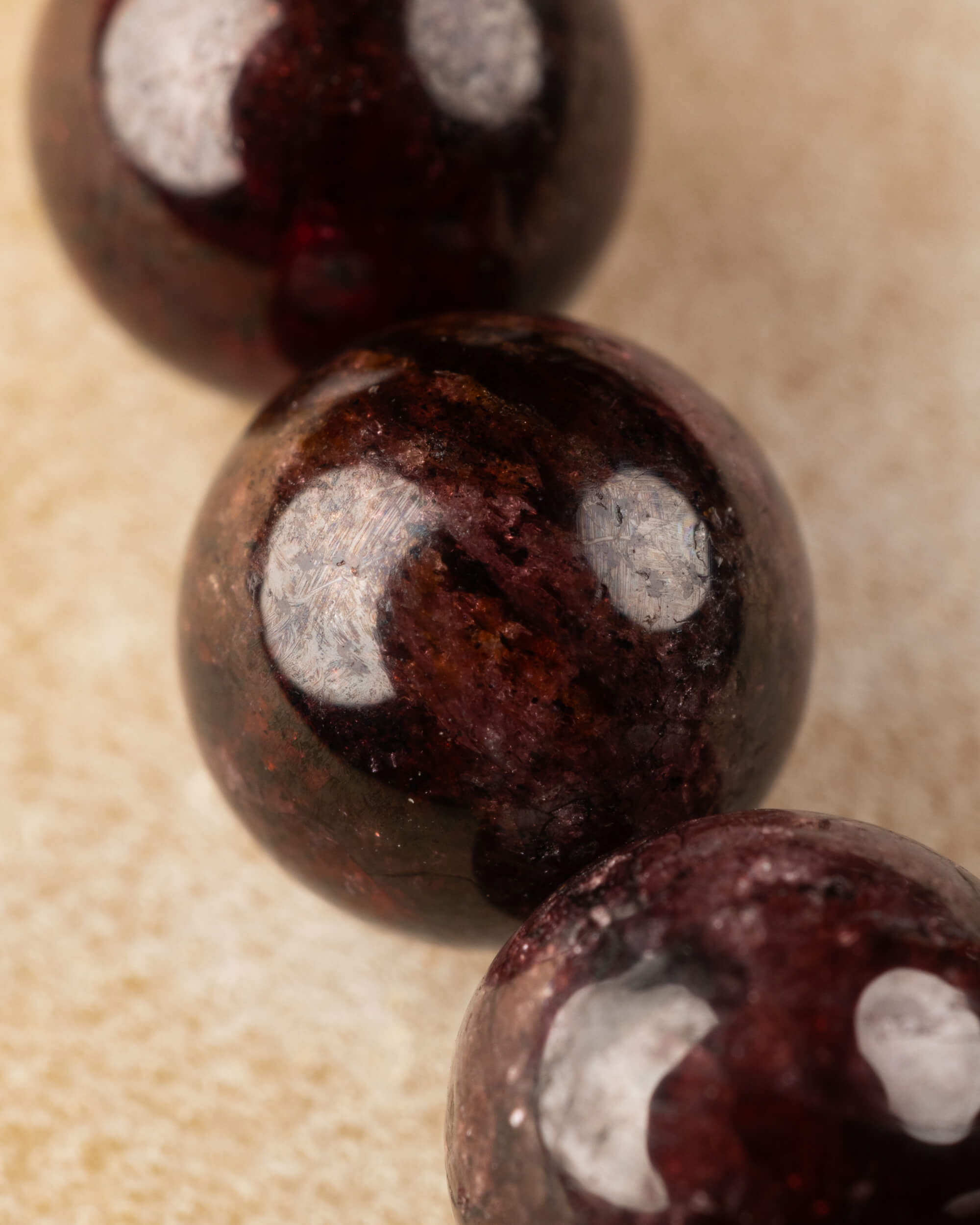 Pulsera de Granate Rojo 8 mm - Fuerza y Anclaje Profundo