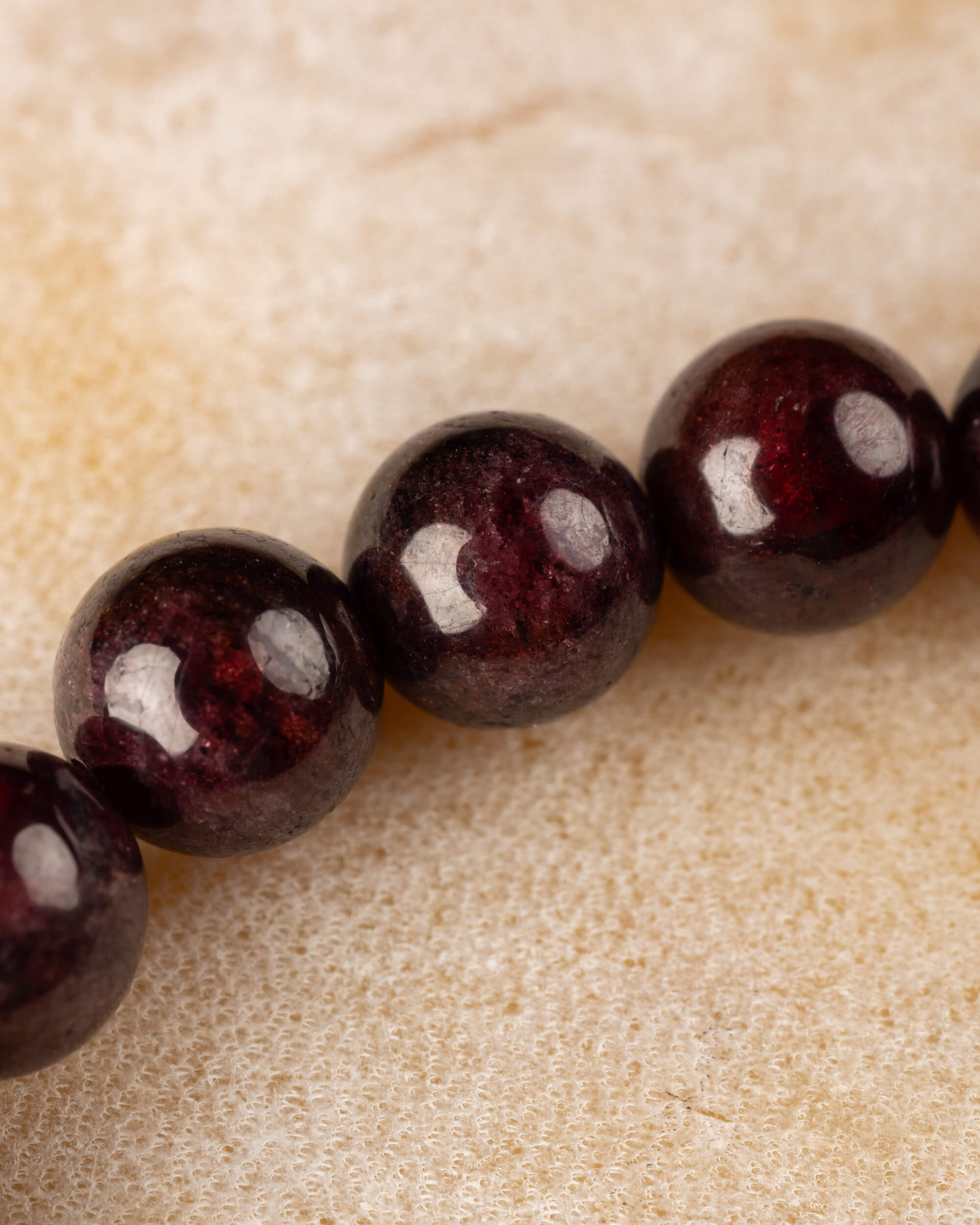 Pulsera de Granate Rojo 8 mm - Fuerza y Anclaje Profundo