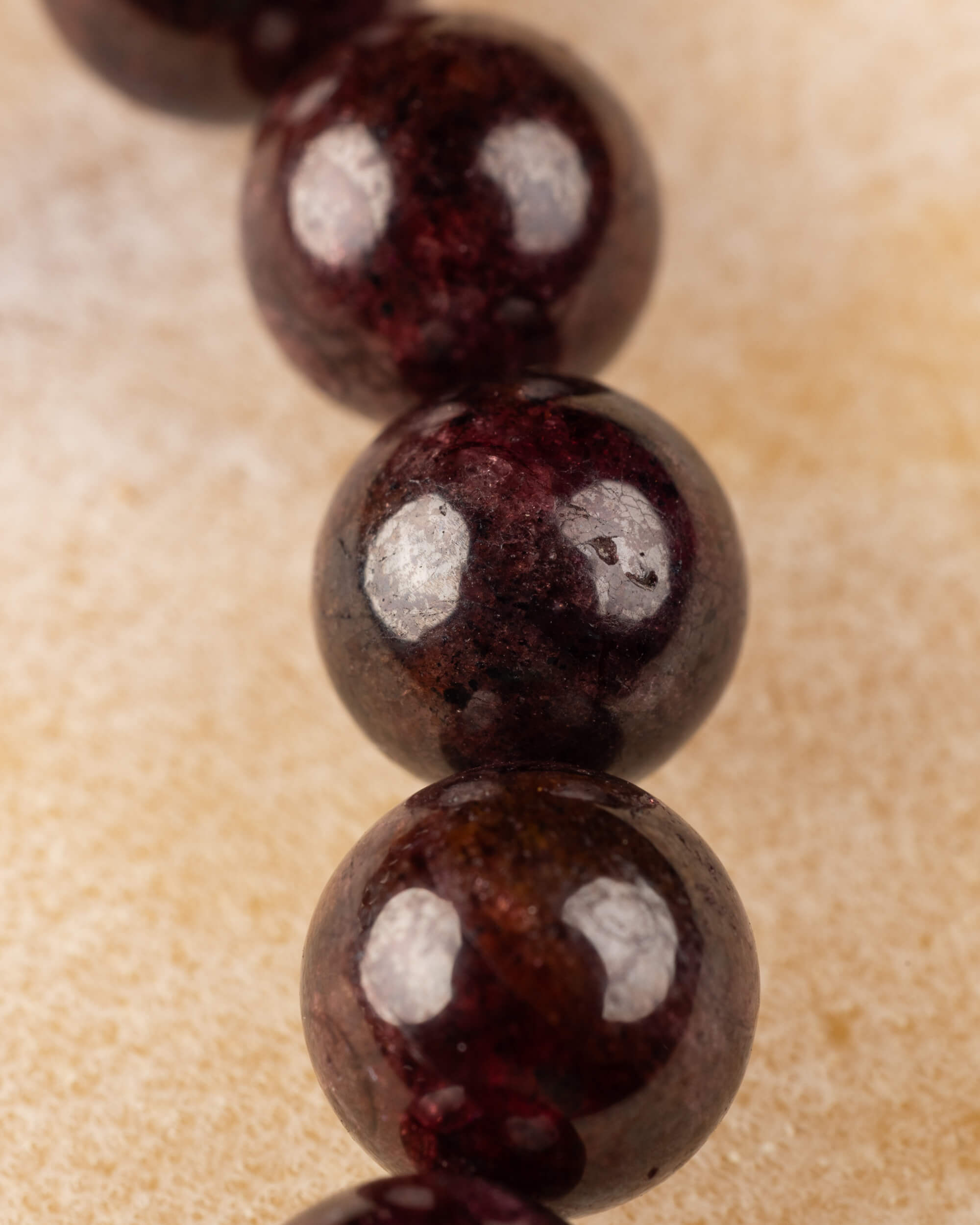 Pulsera de Granate Rojo 8 mm - Fuerza y Anclaje Profundo