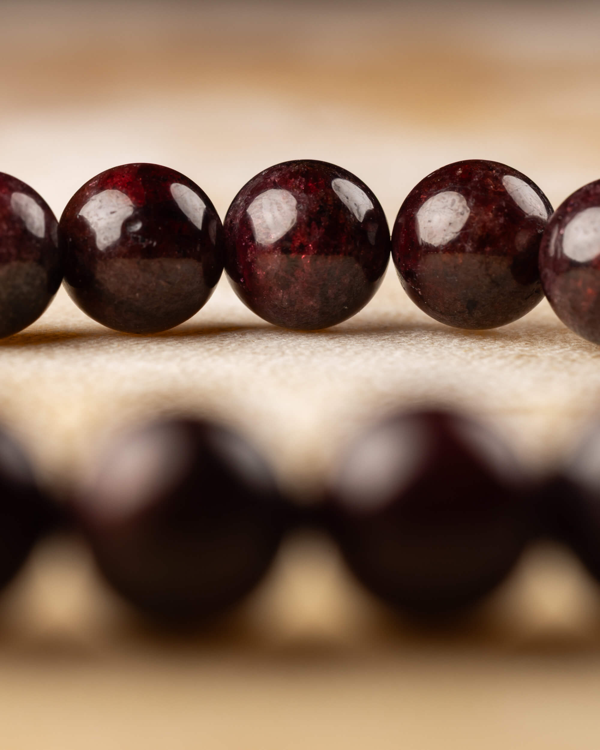 Pulsera de Granate Rojo 8 mm - Fuerza y Anclaje Profundo