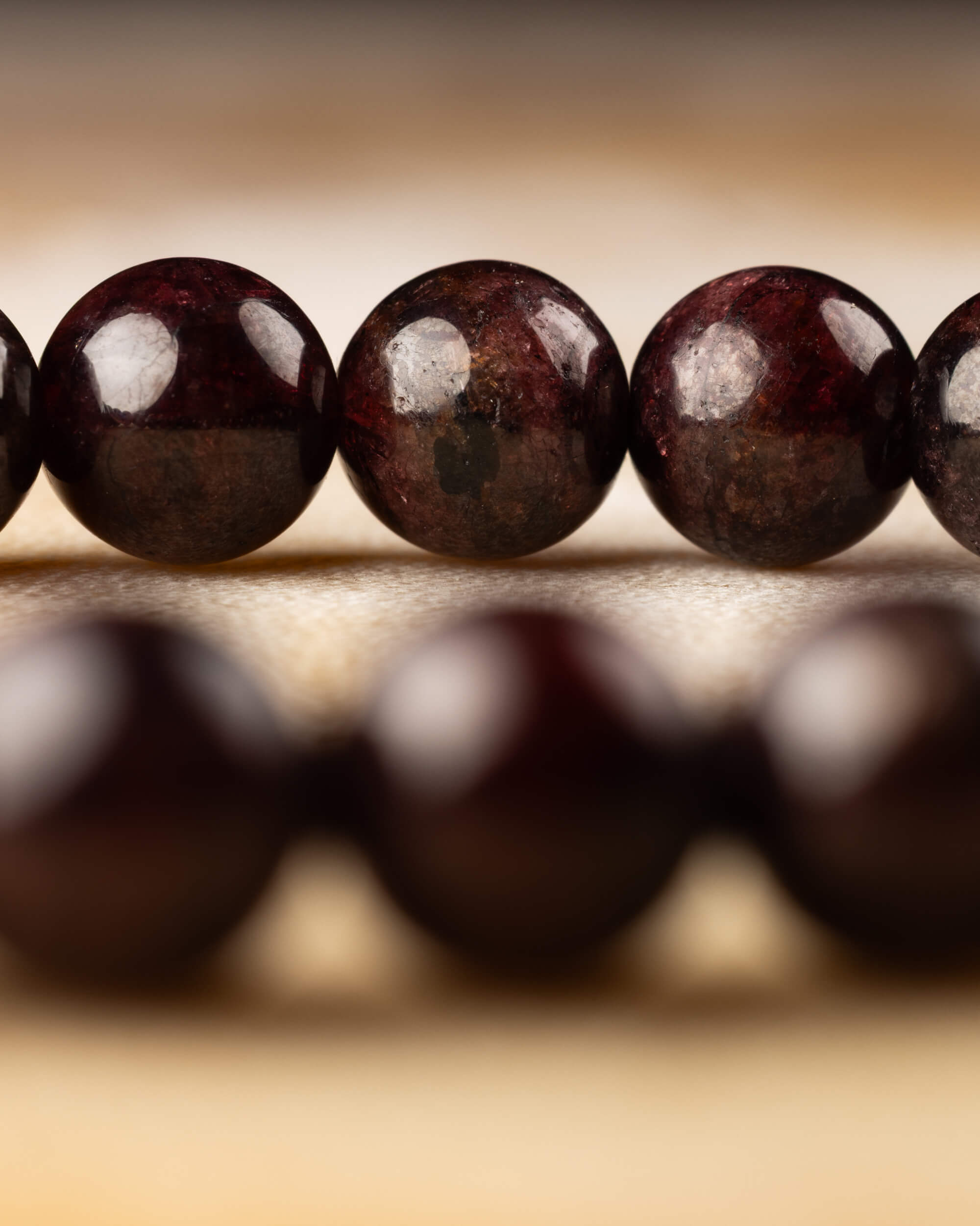 Pulsera de Granate Rojo 8 mm - Fuerza y Anclaje Profundo