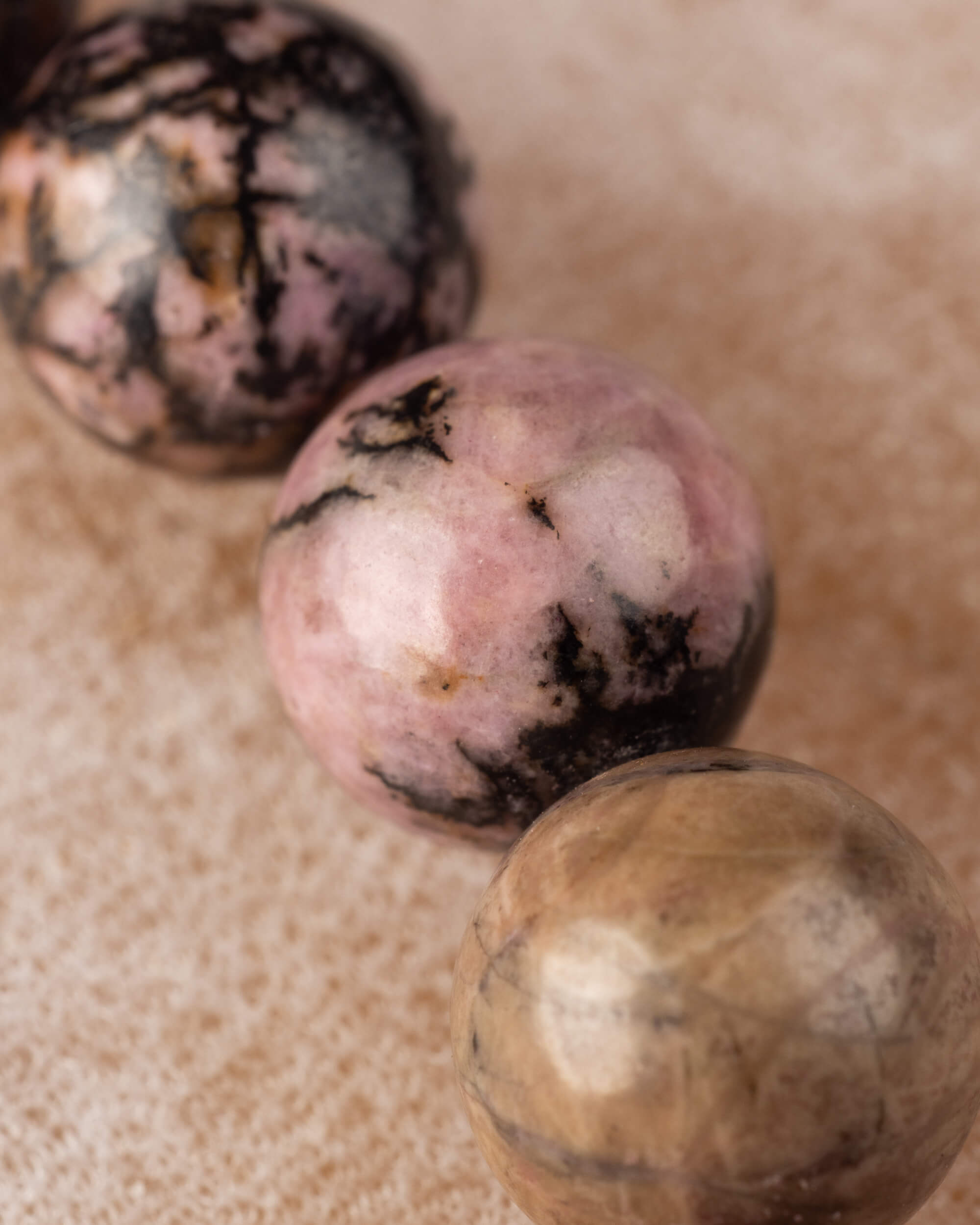 Pulsera de Rodonita Encaje Negro 8 mm - Transformación y Herida Integrada