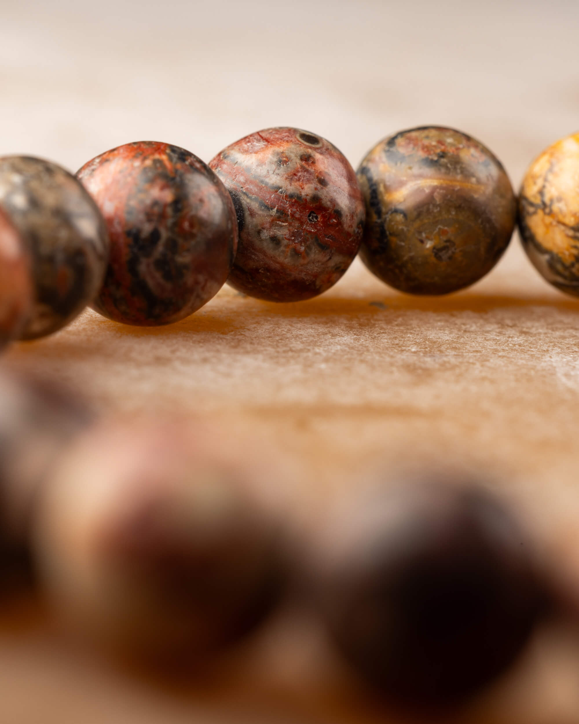 Pulsera de Jaspe Piel de Leopardo 8 mm - Instinto y Presencia