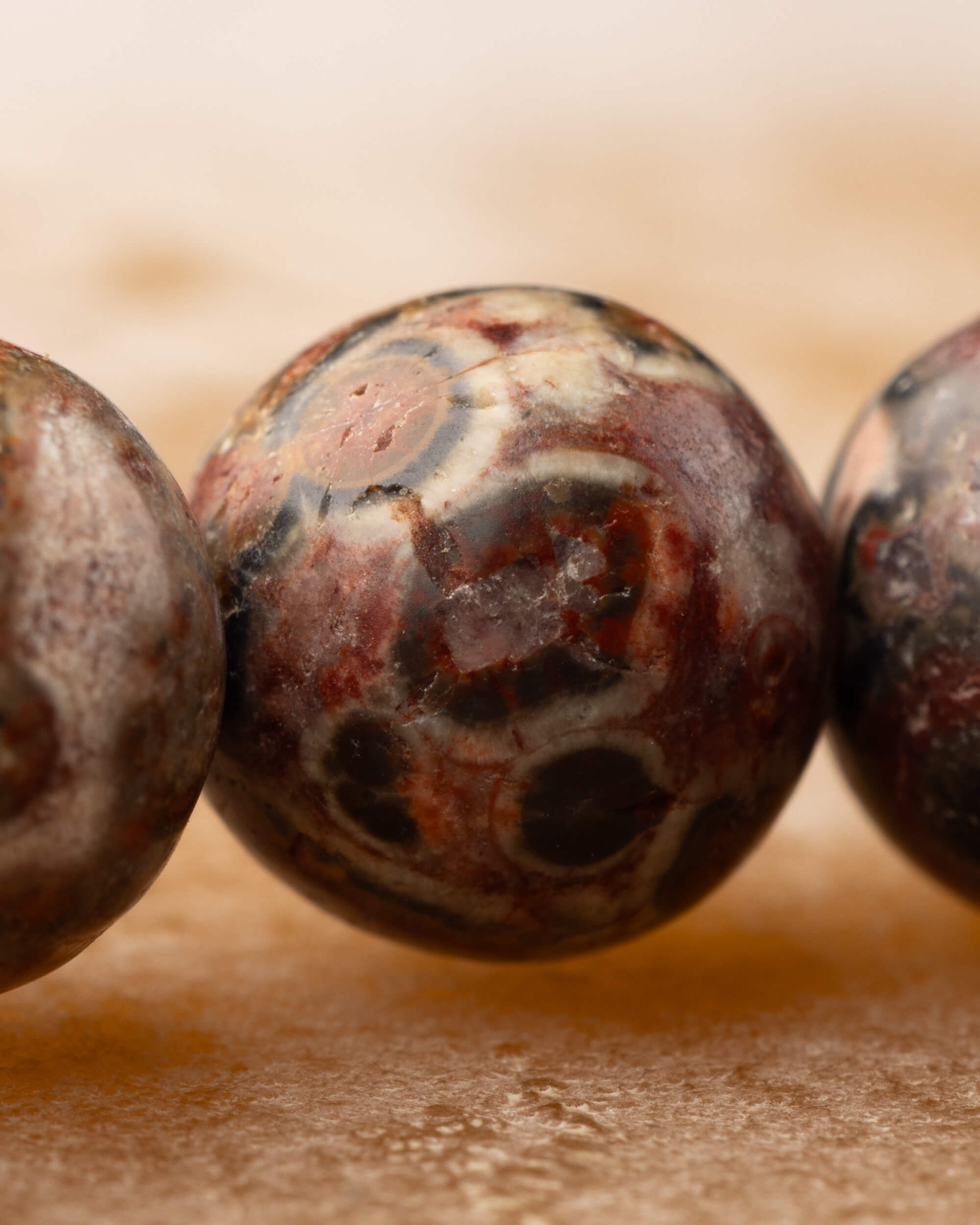 Pulsera de Jaspe Piel de Leopardo 8 mm - Instinto y Presencia