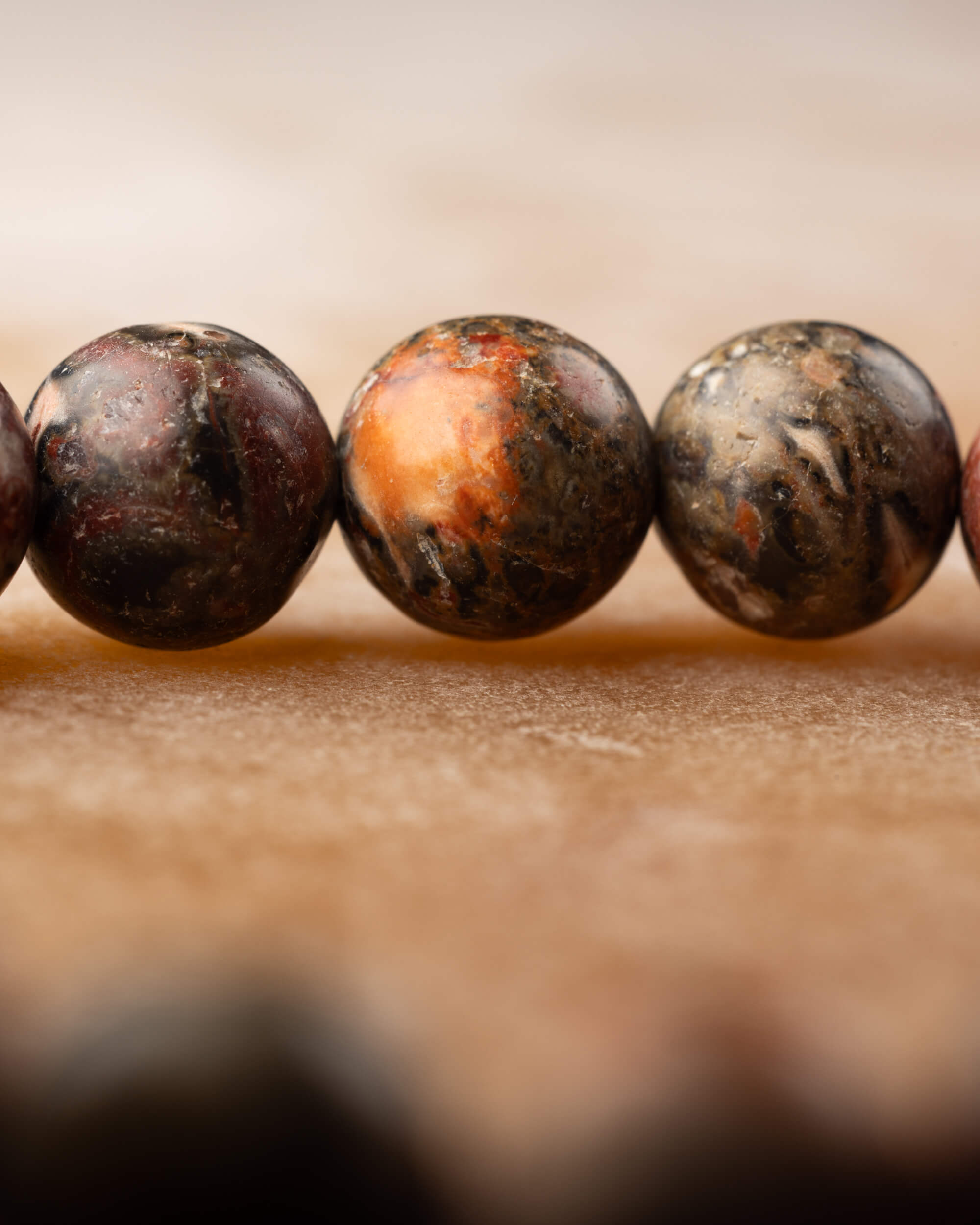 Pulsera de Jaspe Piel de Leopardo 8 mm - Instinto y Presencia