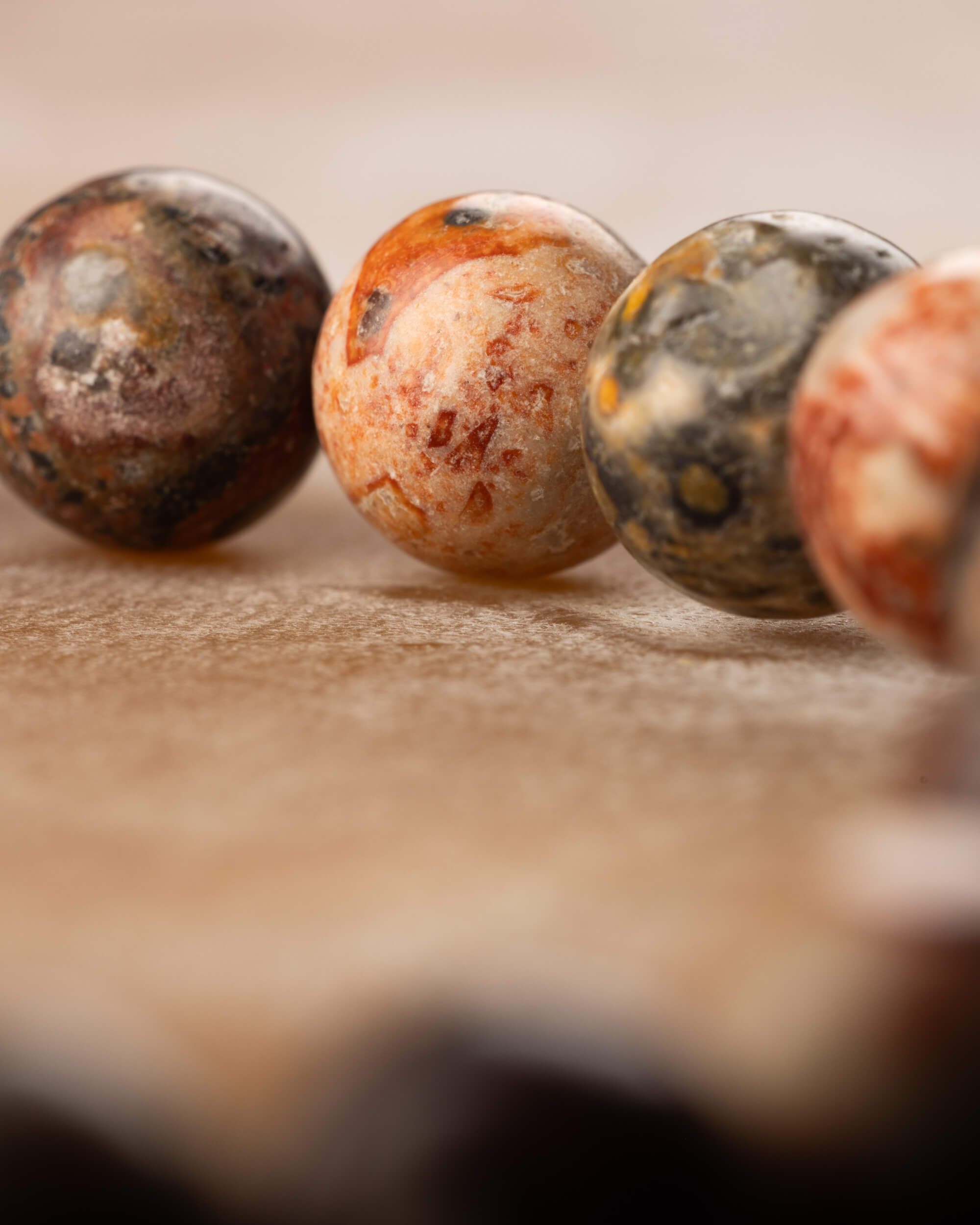 Pulsera de Jaspe Piel de Leopardo 8 mm - Instinto y Presencia