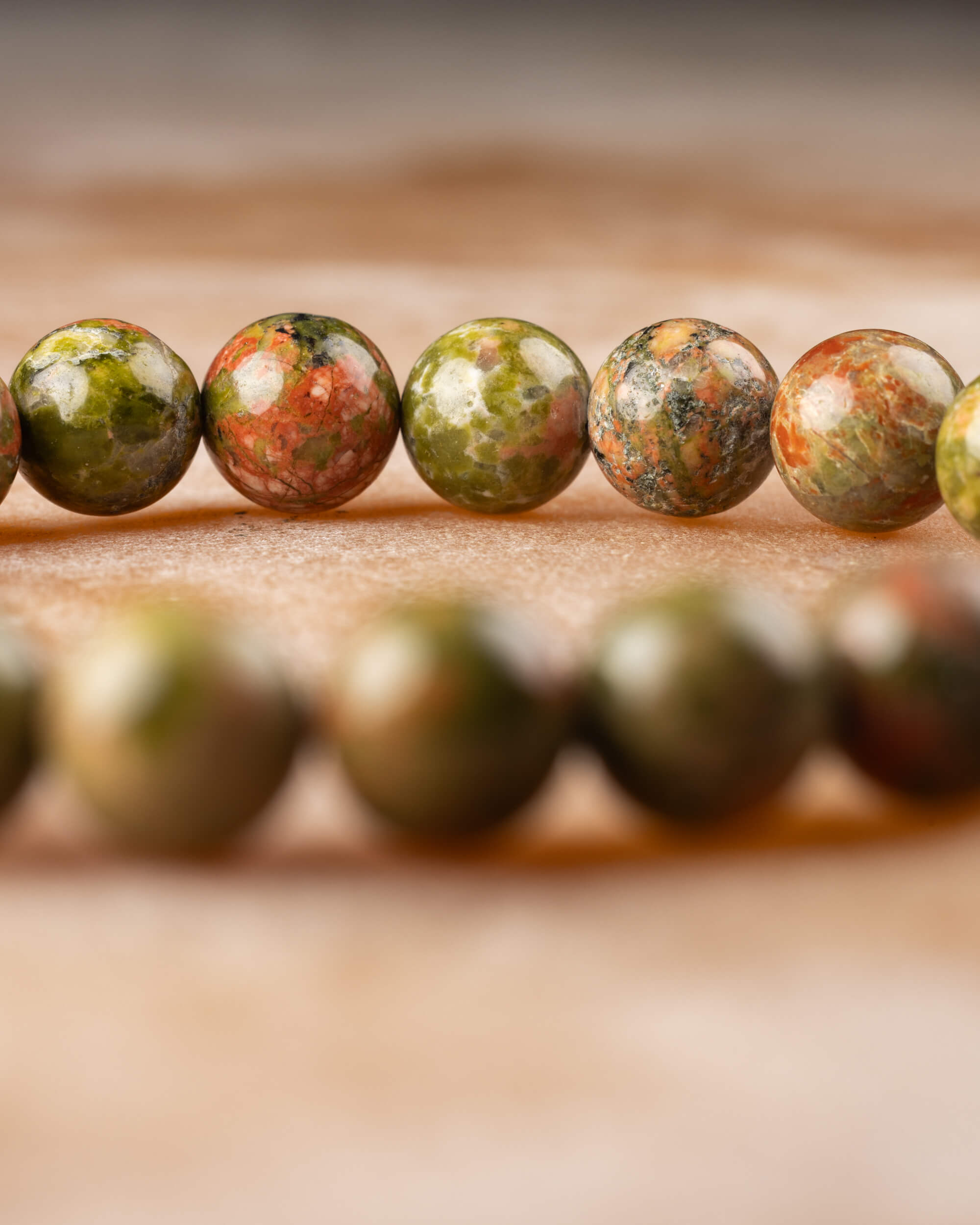 Pulsera de Jaspe Unakita 8 mm - Emoción y Presencia