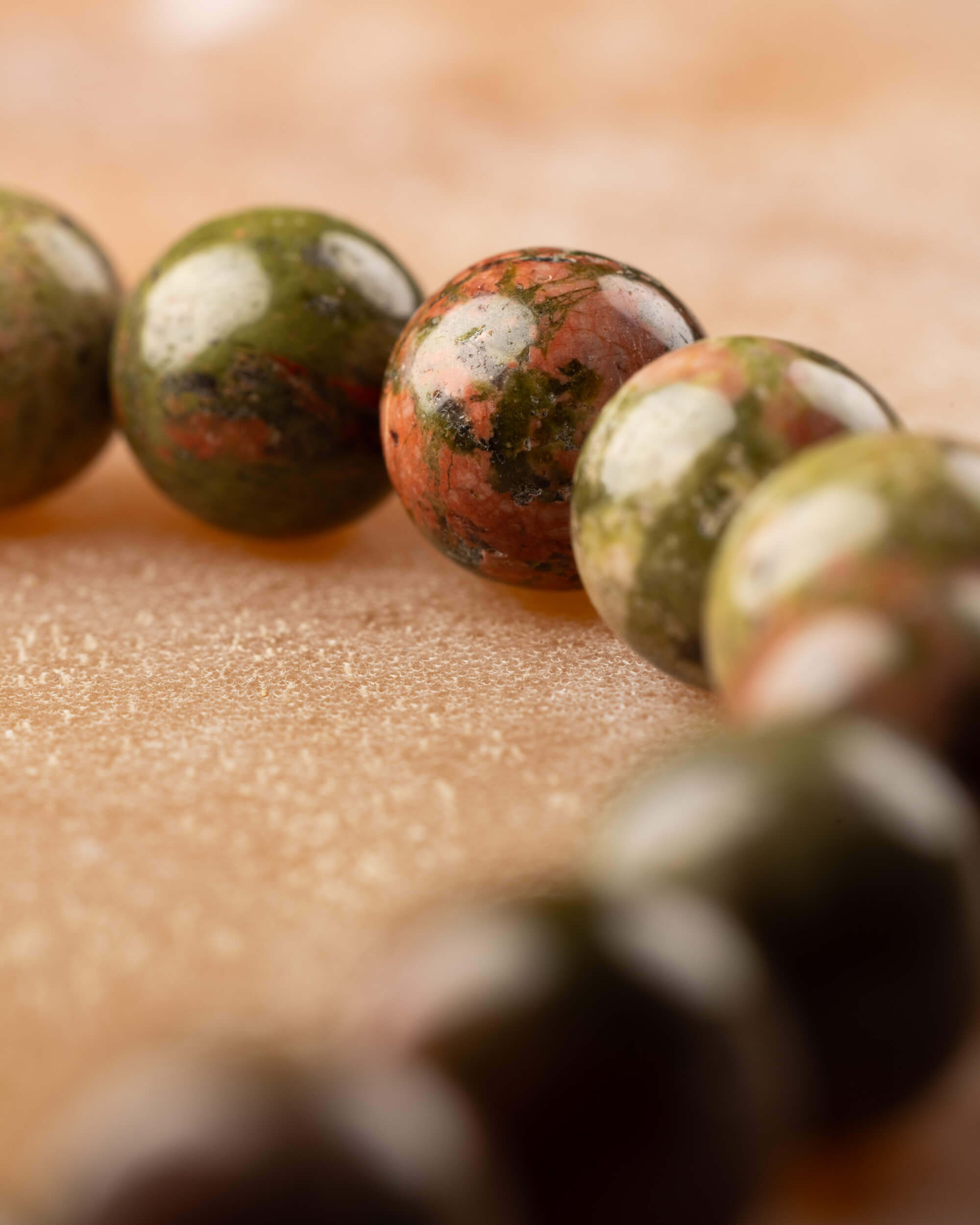 Pulsera de Jaspe Unakita 8 mm - Emoción y Presencia