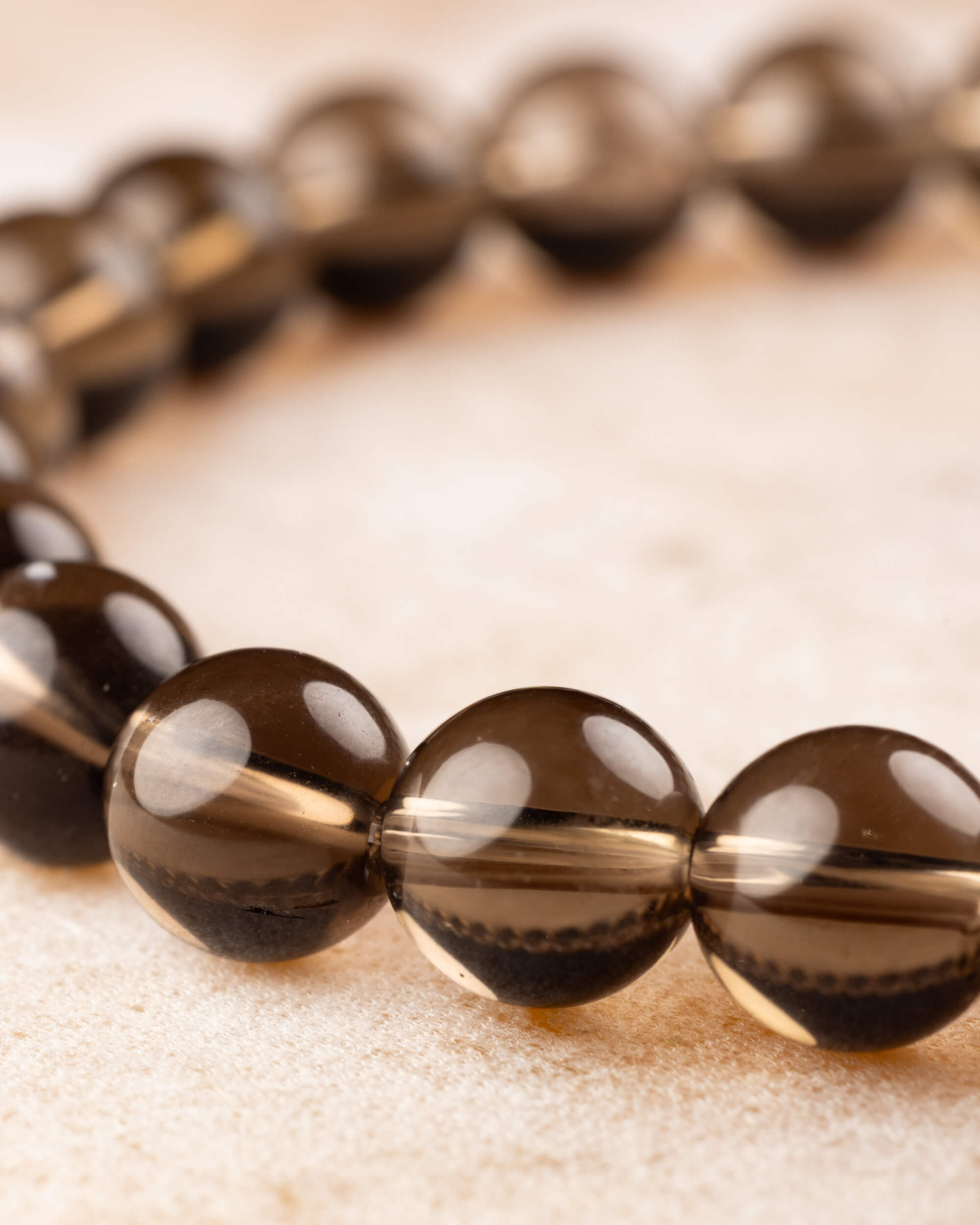 Pulsera de Cuarzo Ahumado 8 mm - Anclaje y Calma