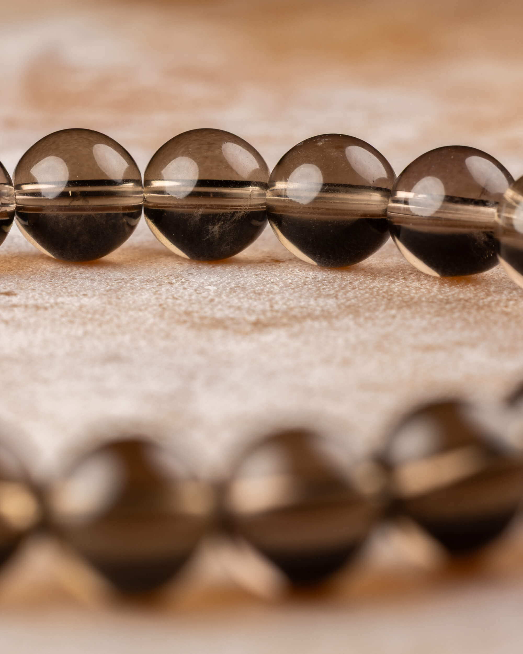 Pulsera de Cuarzo Ahumado 8 mm - Anclaje y Calma